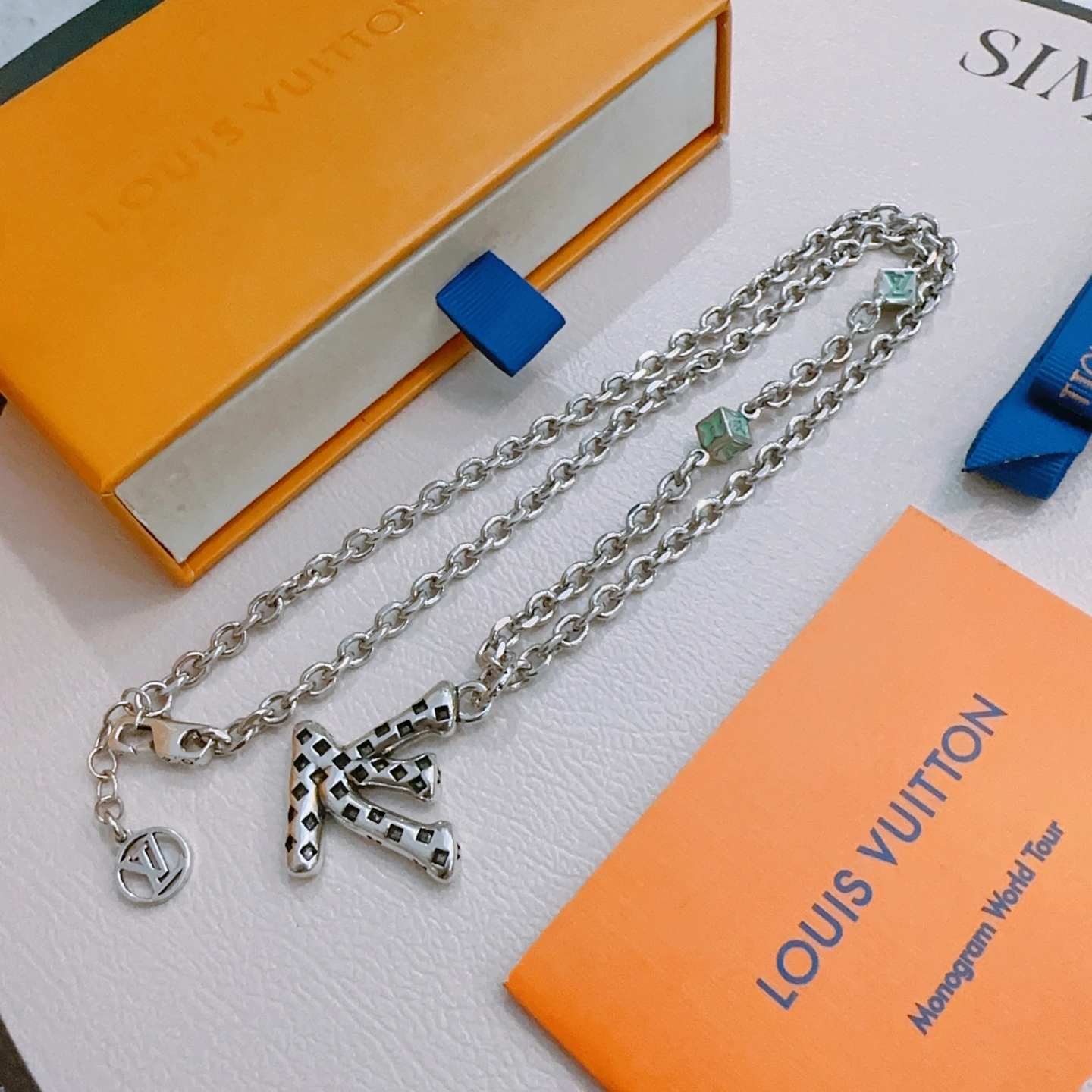 Louis Vuitton Necklaces — 2fb43505
