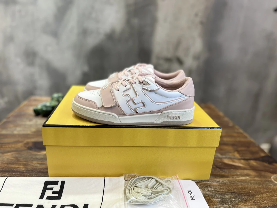 Fendi Sneakers — 1159276c