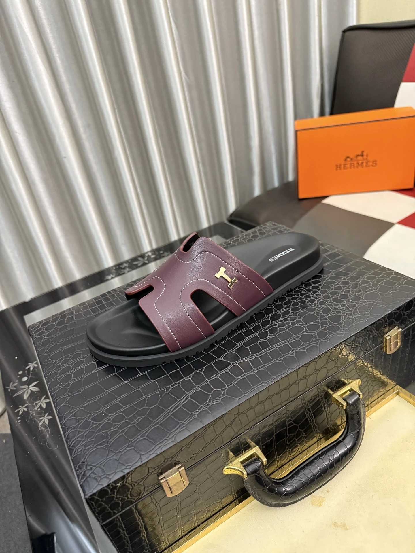 Hermès Slippers — 68322aa5