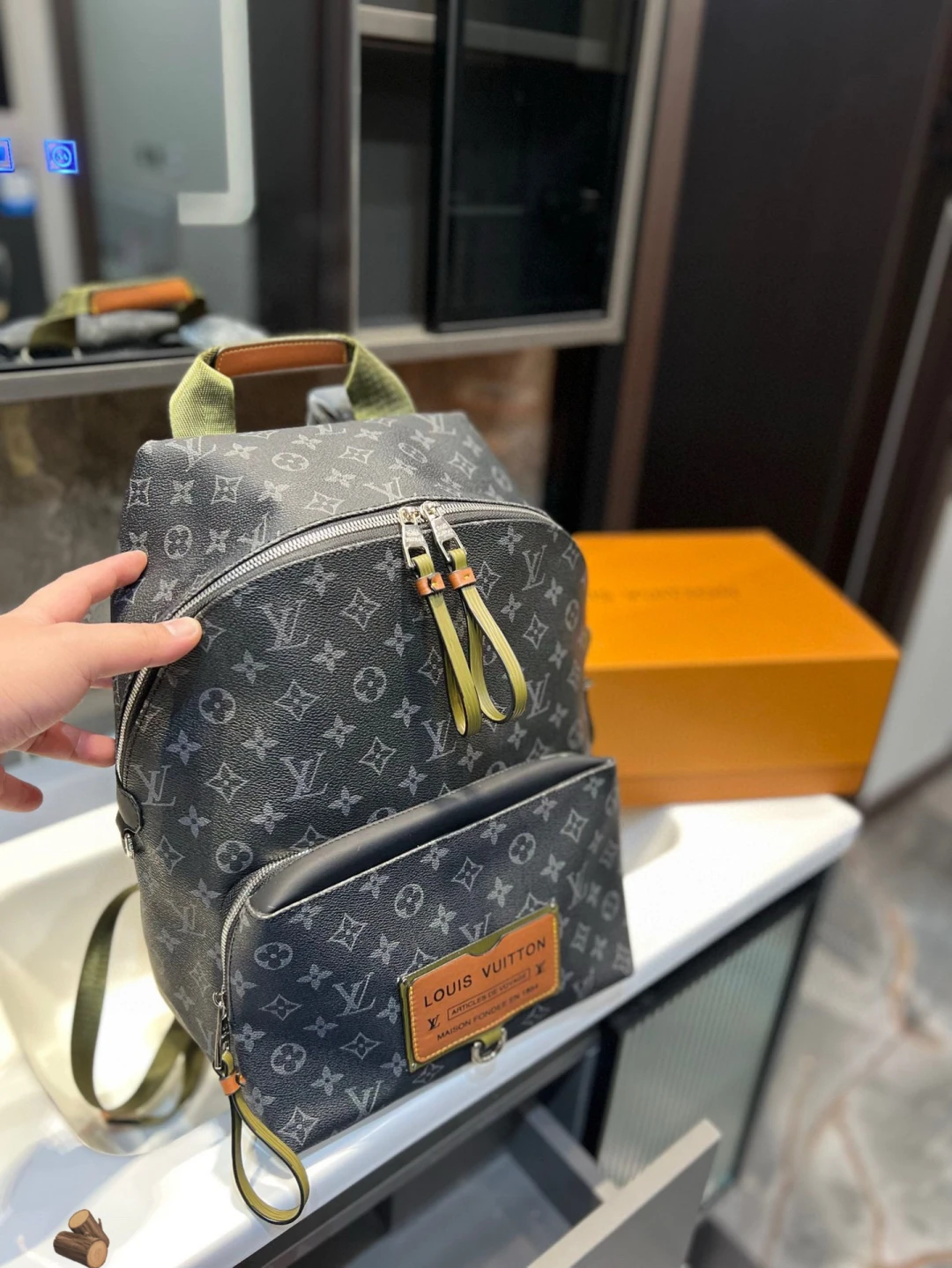 Louis Vuitton Bag — b811267f