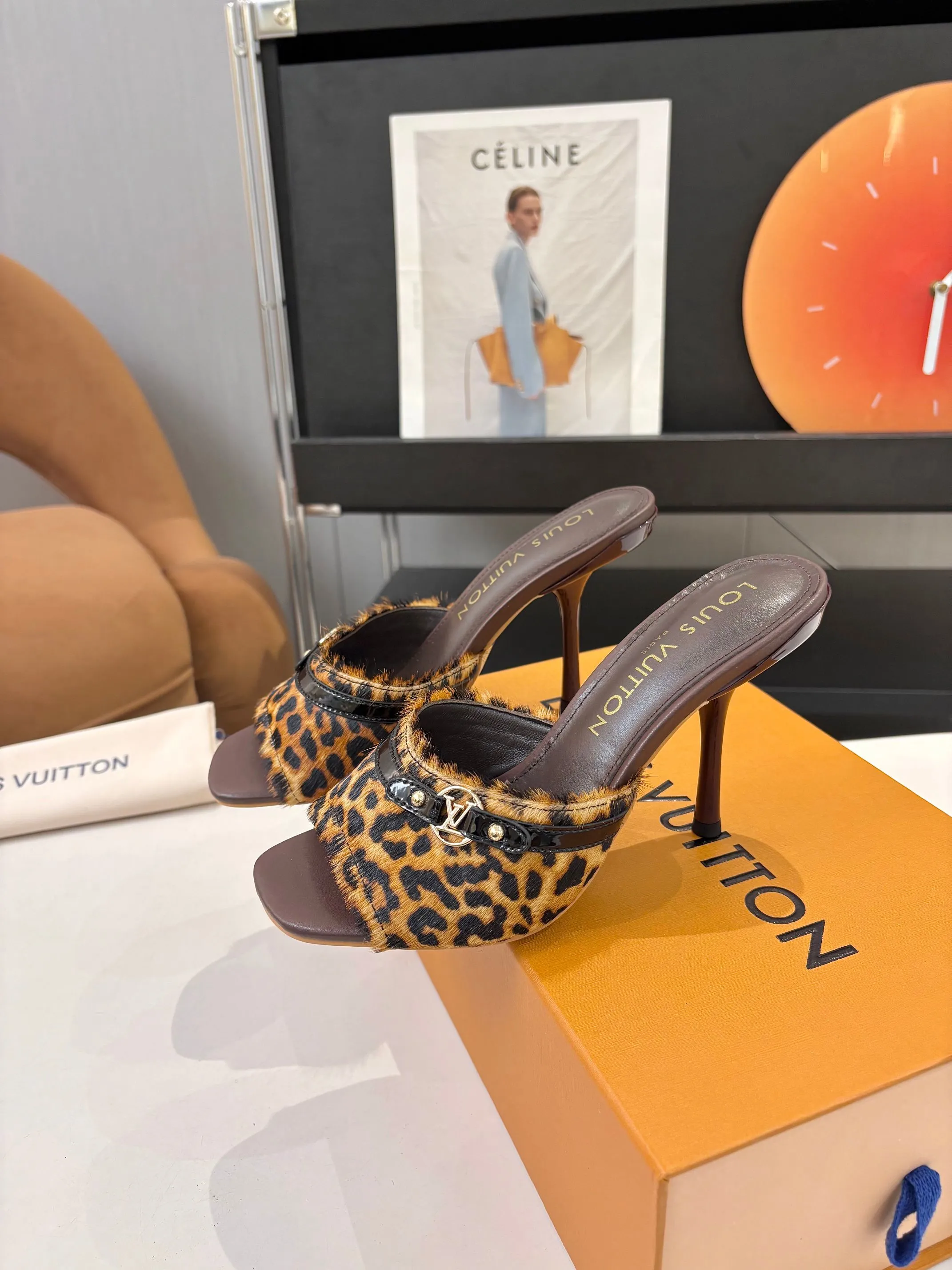 Louis Vuitton Slippers — 1b165ba3