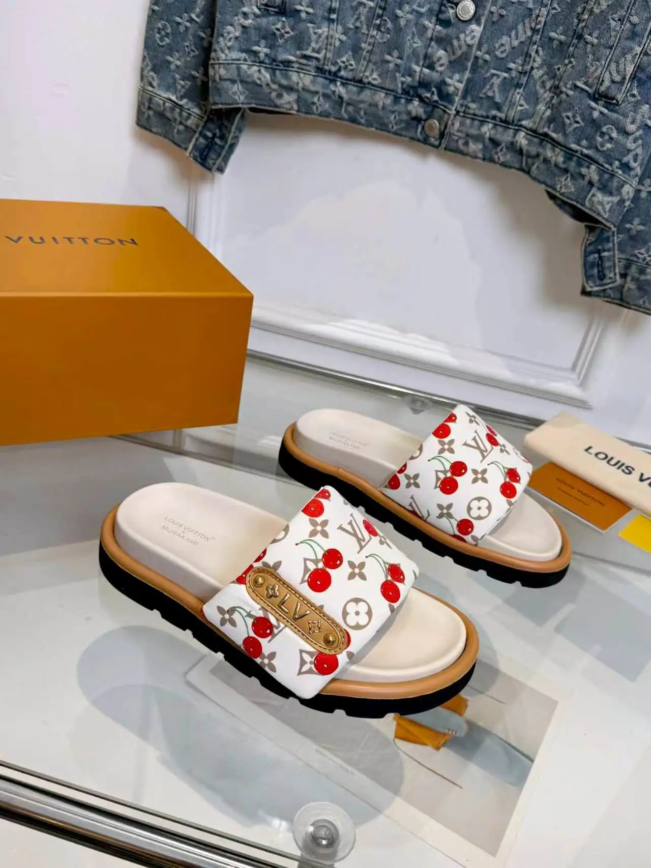 Louis Vuitton Slippers — b6ceac49