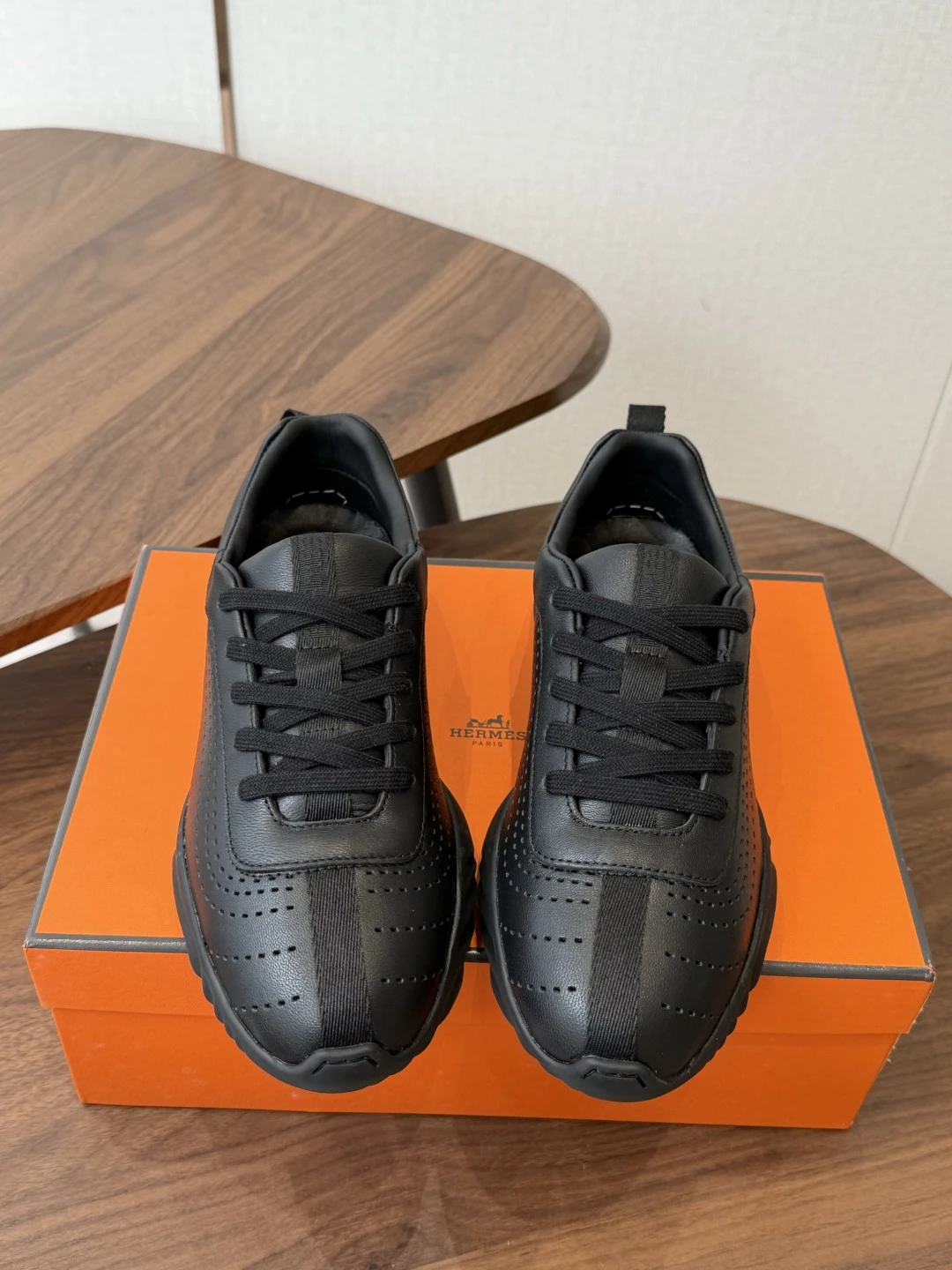Hermès Sneakers — b4201652