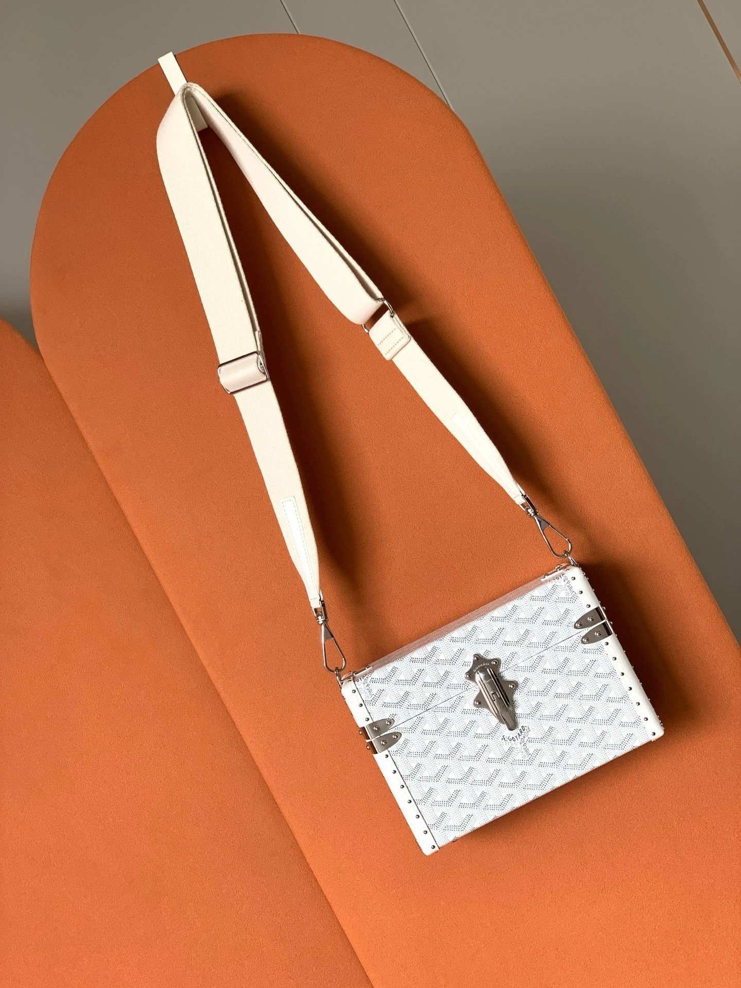 Goyard Crossbody Bags — 7190449b
