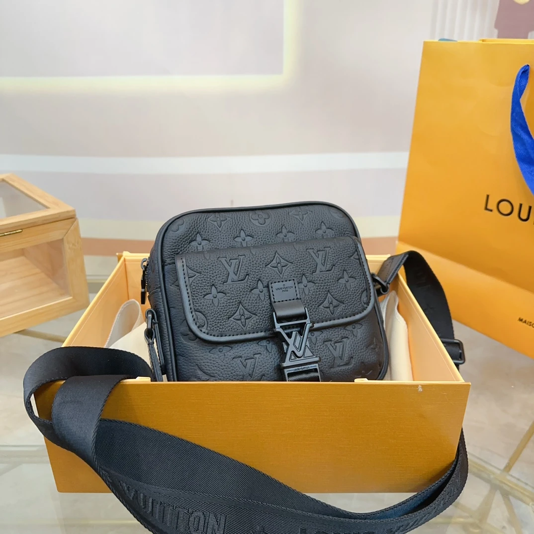 Louis Vuitton Bag — a449a8d6