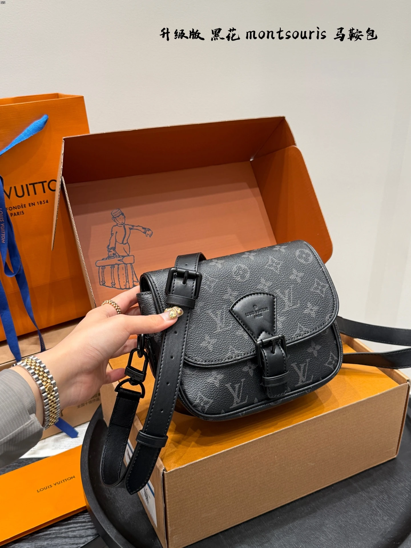 Louis Vuitton Bag — 8df8a5c0