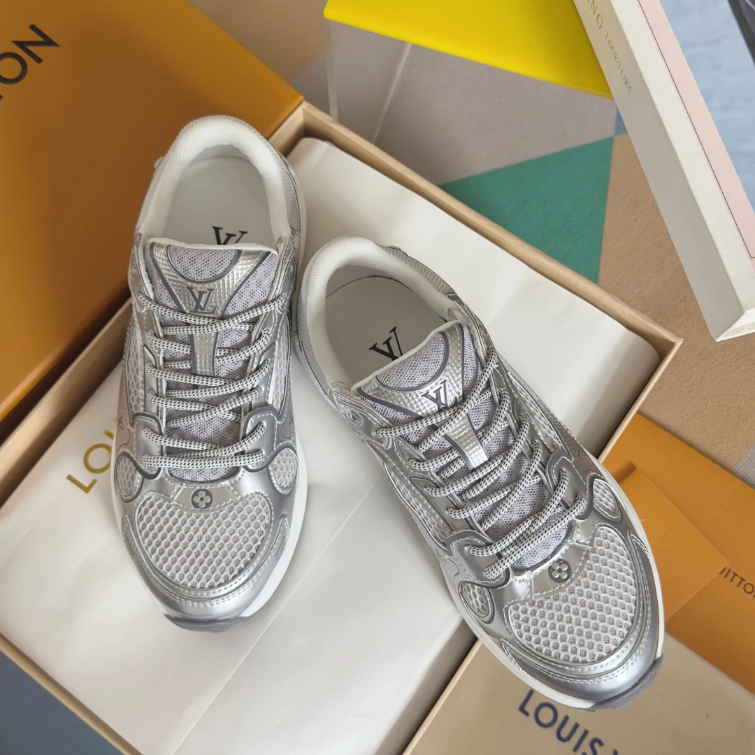 Louis Vuitton Sneakers — 315c1cfd