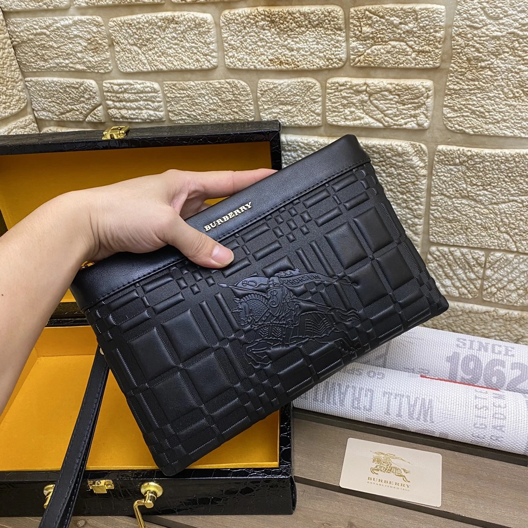 Burberry Bag — a4f79fe5