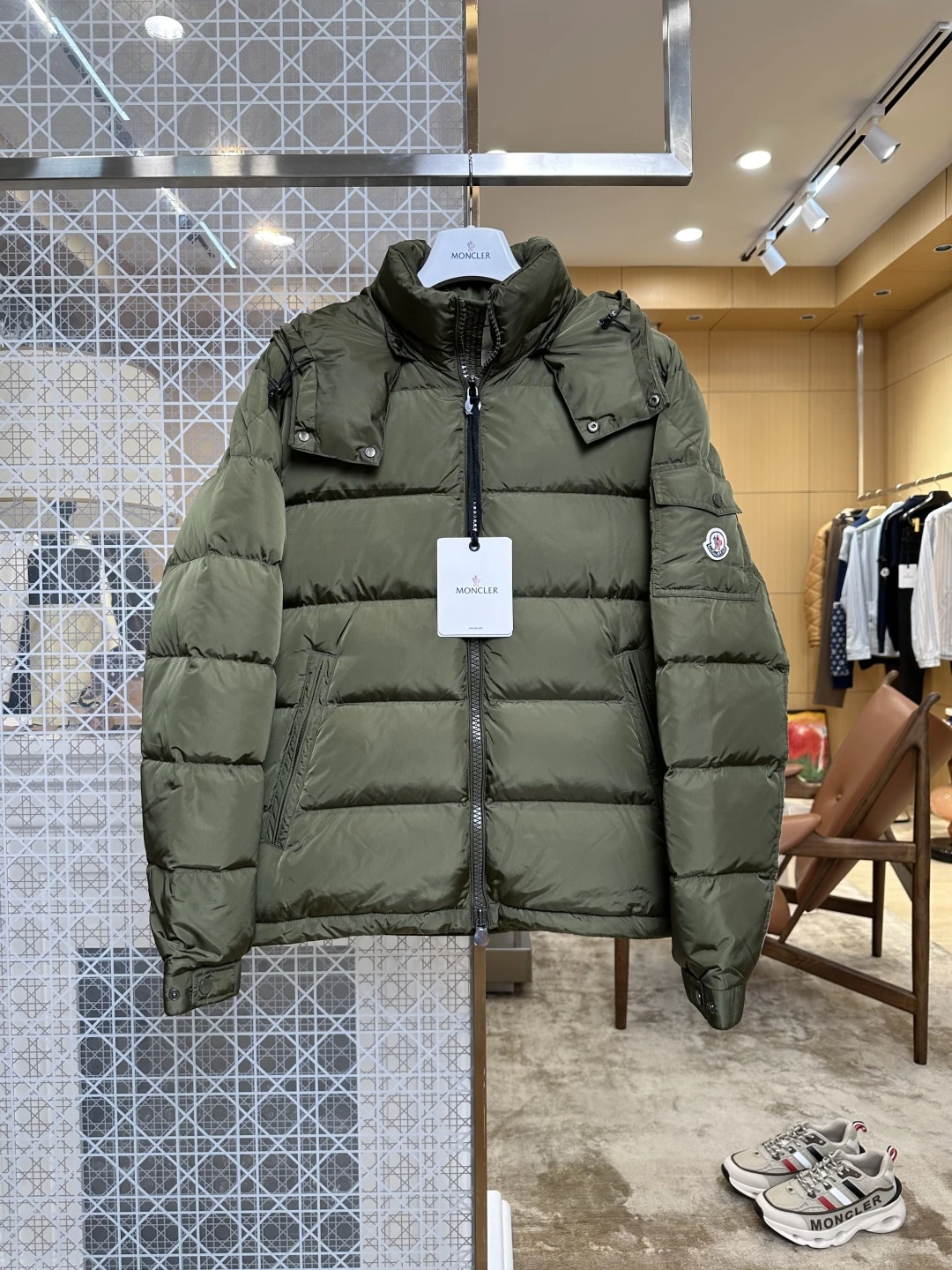Moncler Down Jacket — 5ae8641d