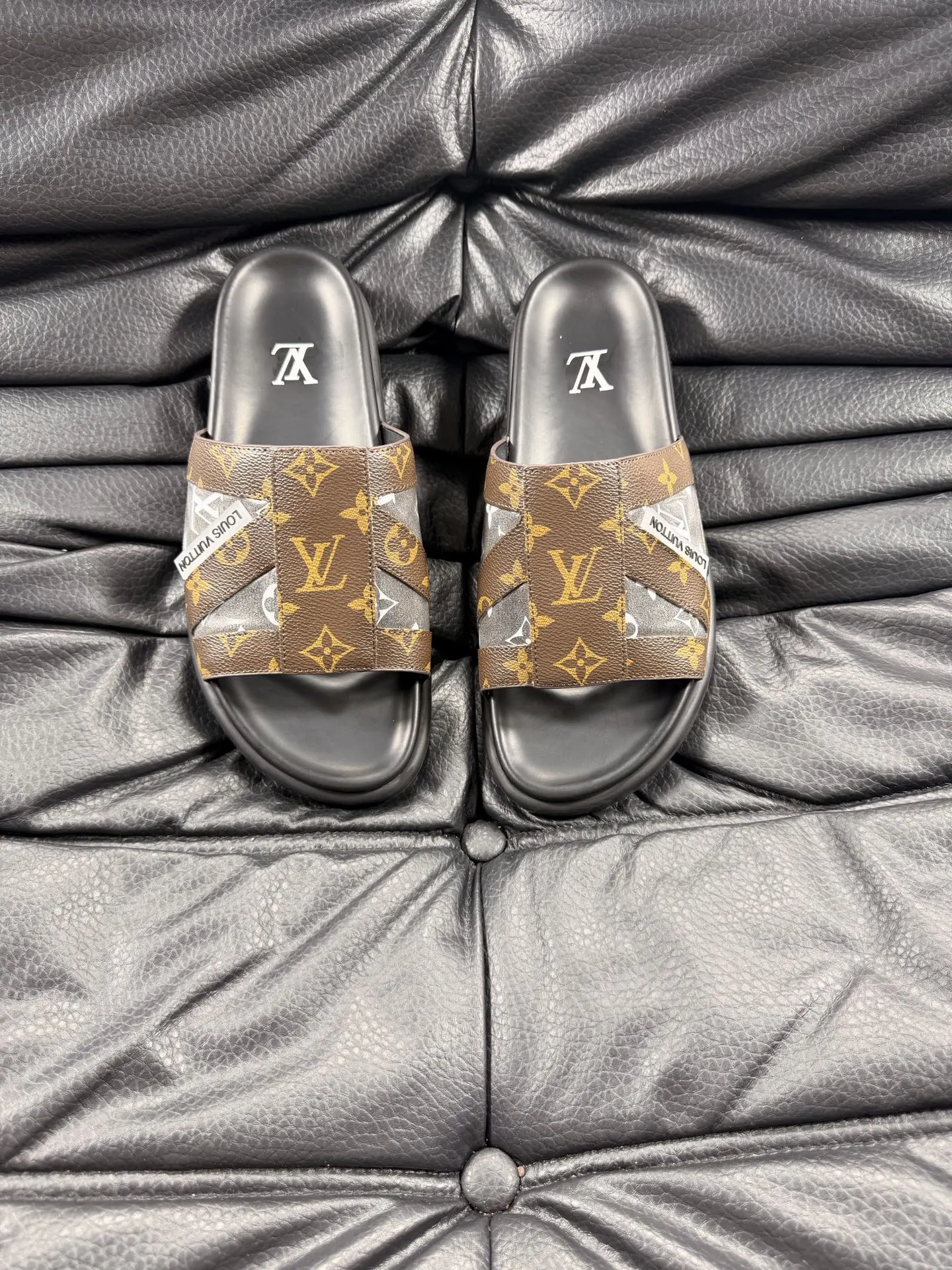 Louis Vuitton Slippers — 20e4bea0
