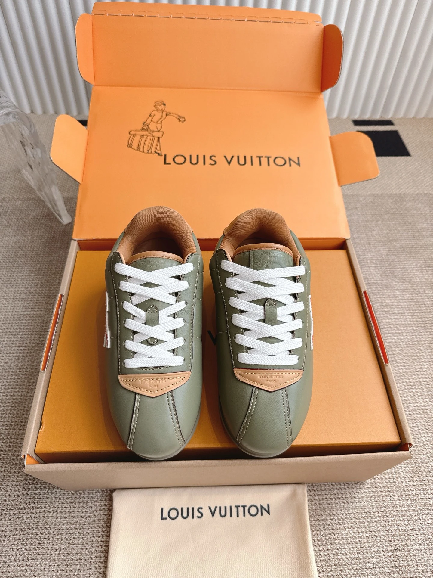 Louis Vuitton Sneakers — 388b7c32
