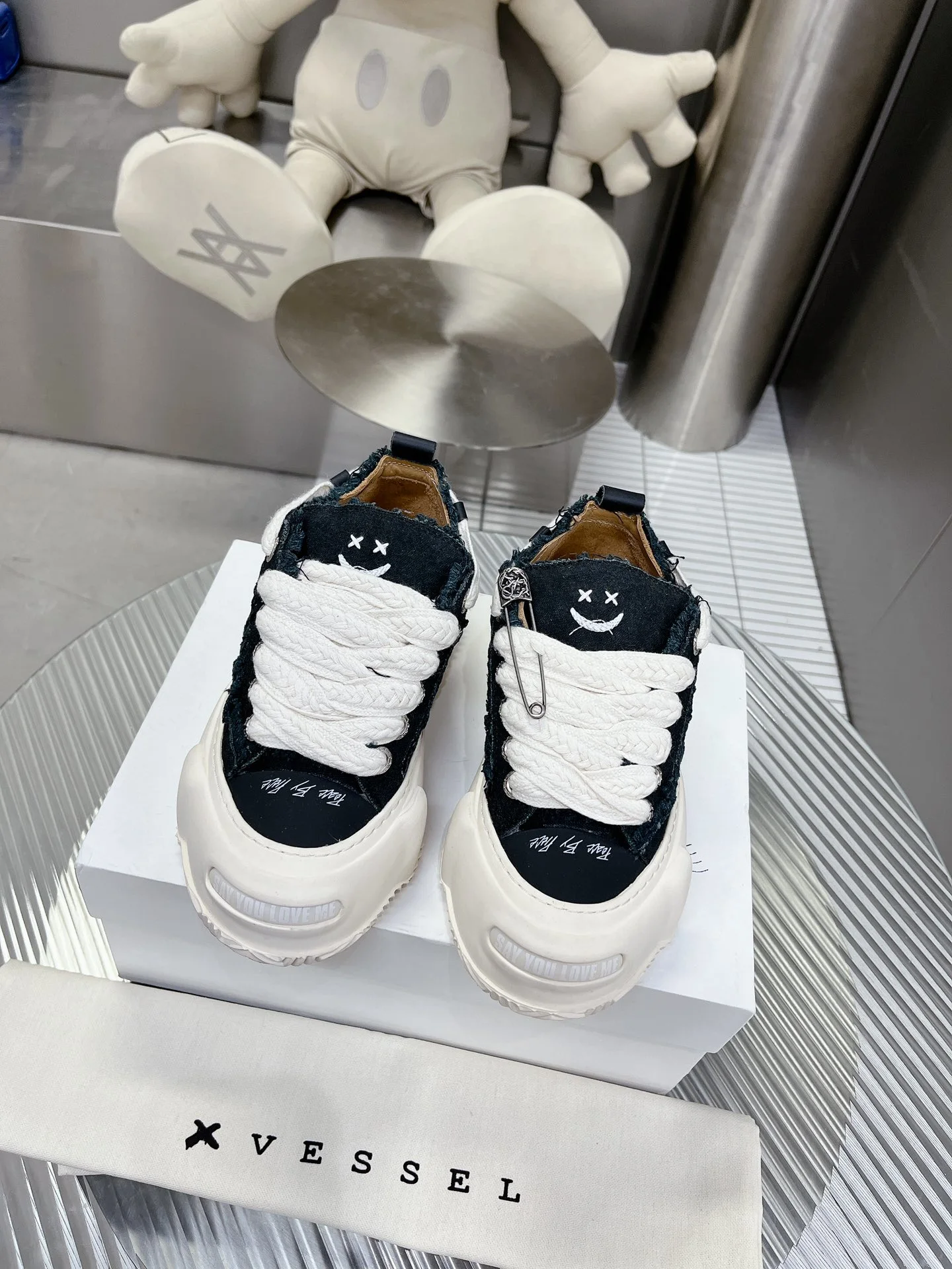 XVESSEL Sneakers — 22f999ff