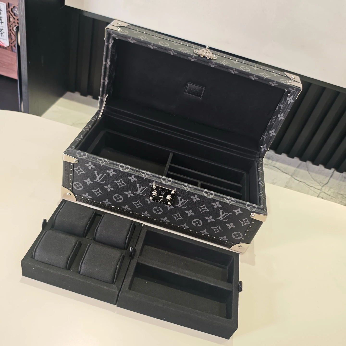 Luggage — 15ebfcd5