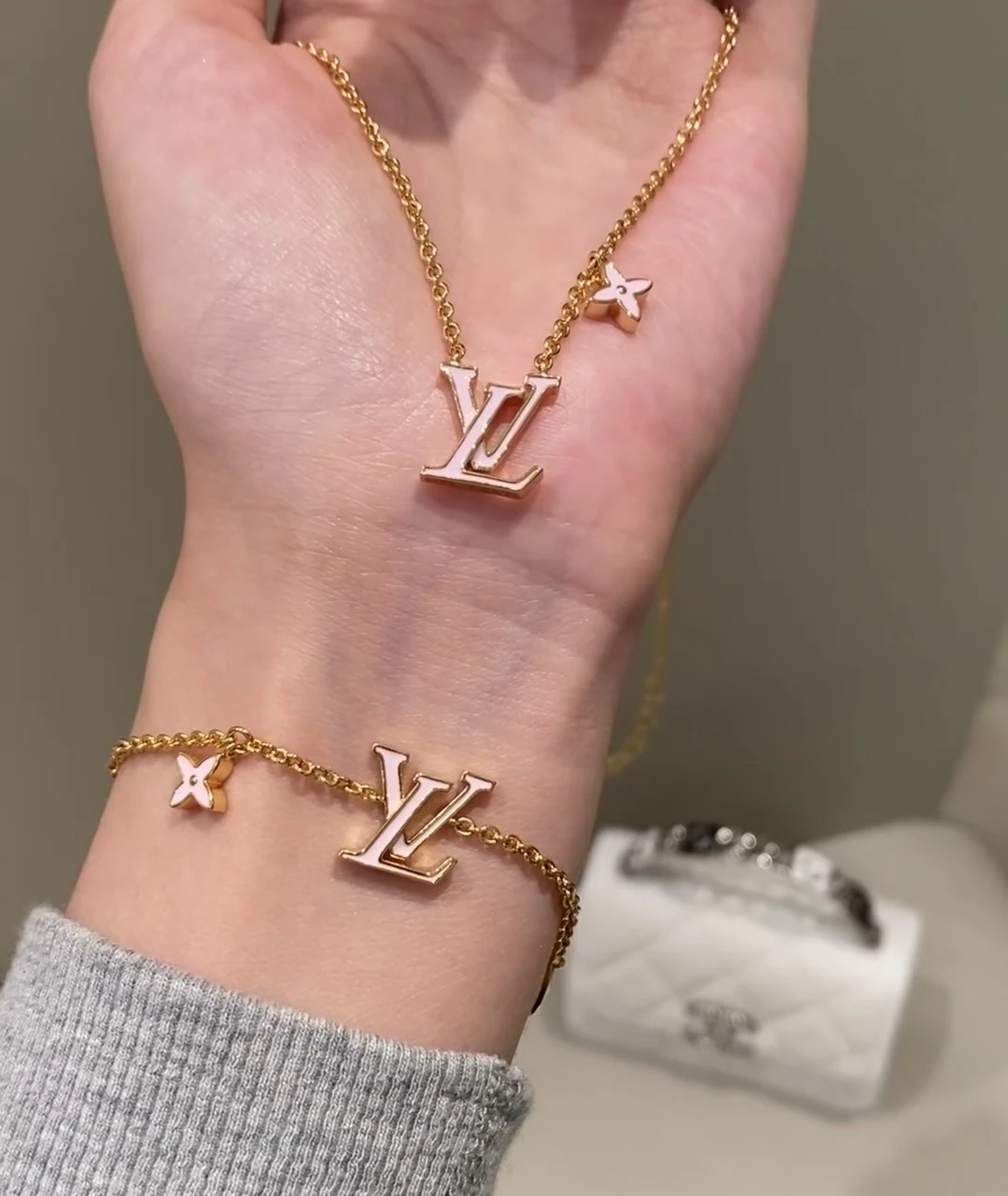 Louis Vuitton Necklaces — 96eefe8f