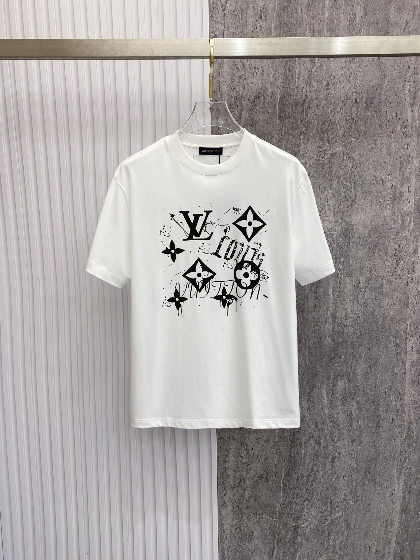 Louis Vuitton T-Shirt — f752f946