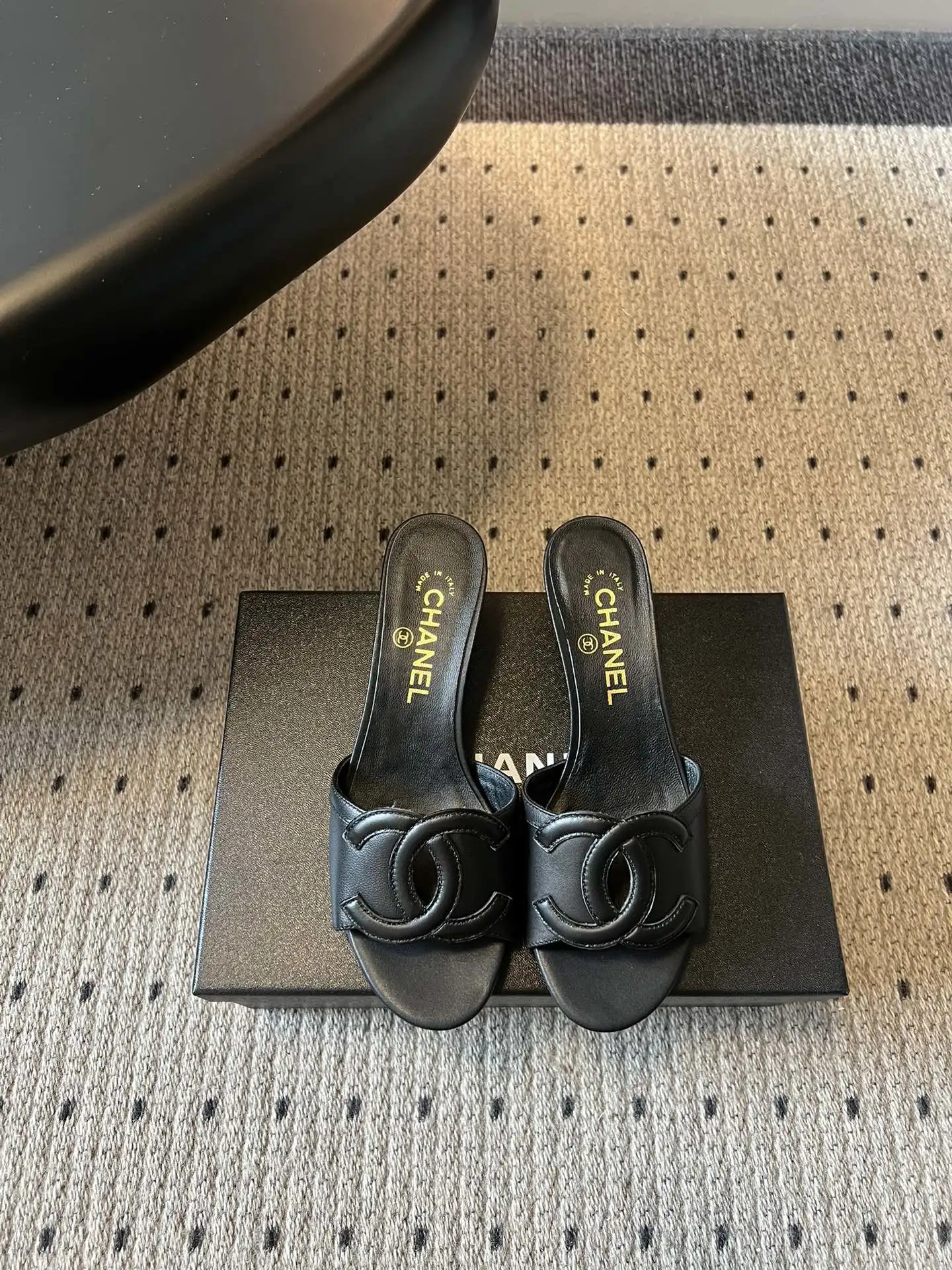Chanel Slippers — 68ff9fa1
