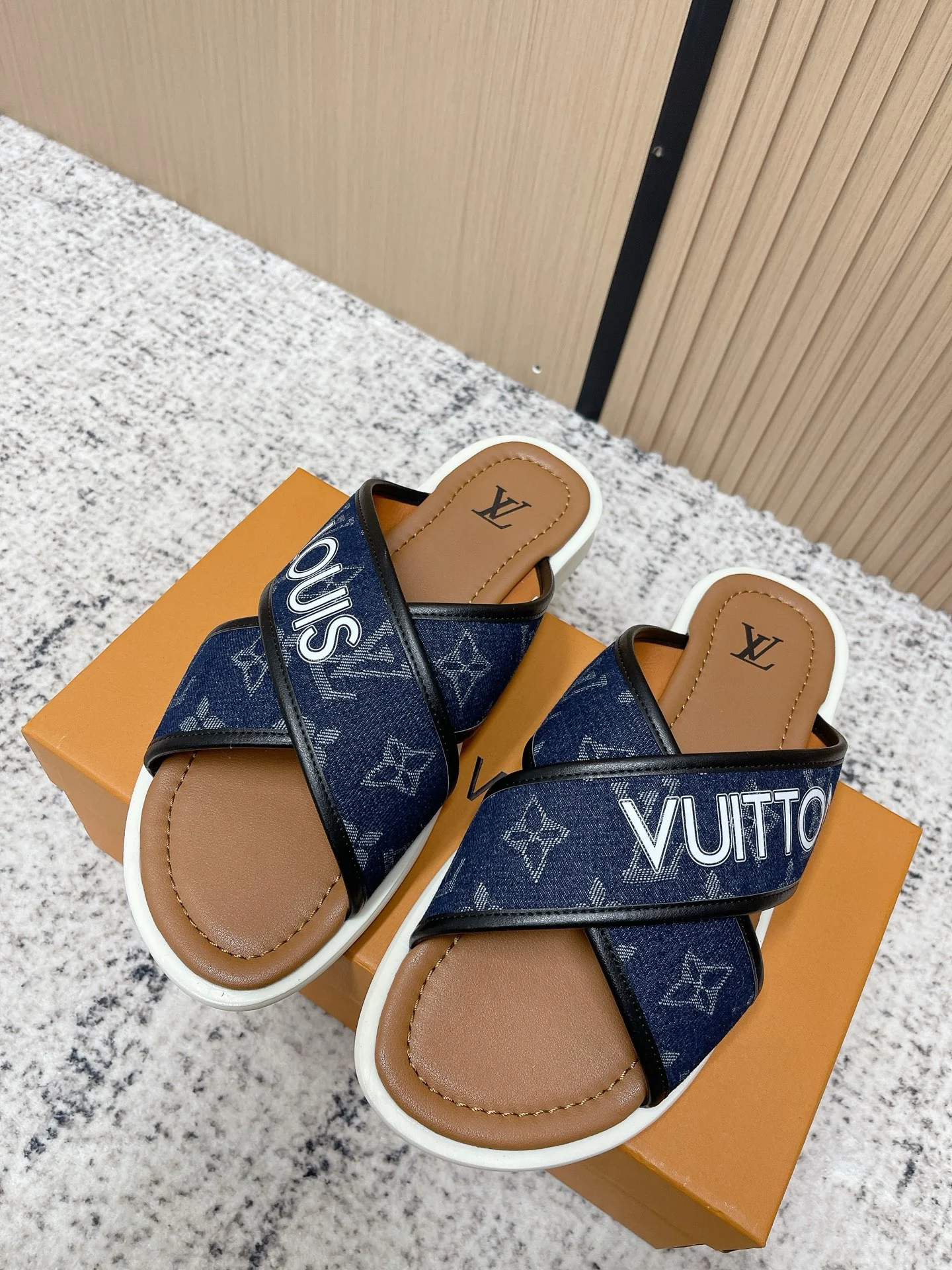 Louis Vuitton Slippers — f9f579b0