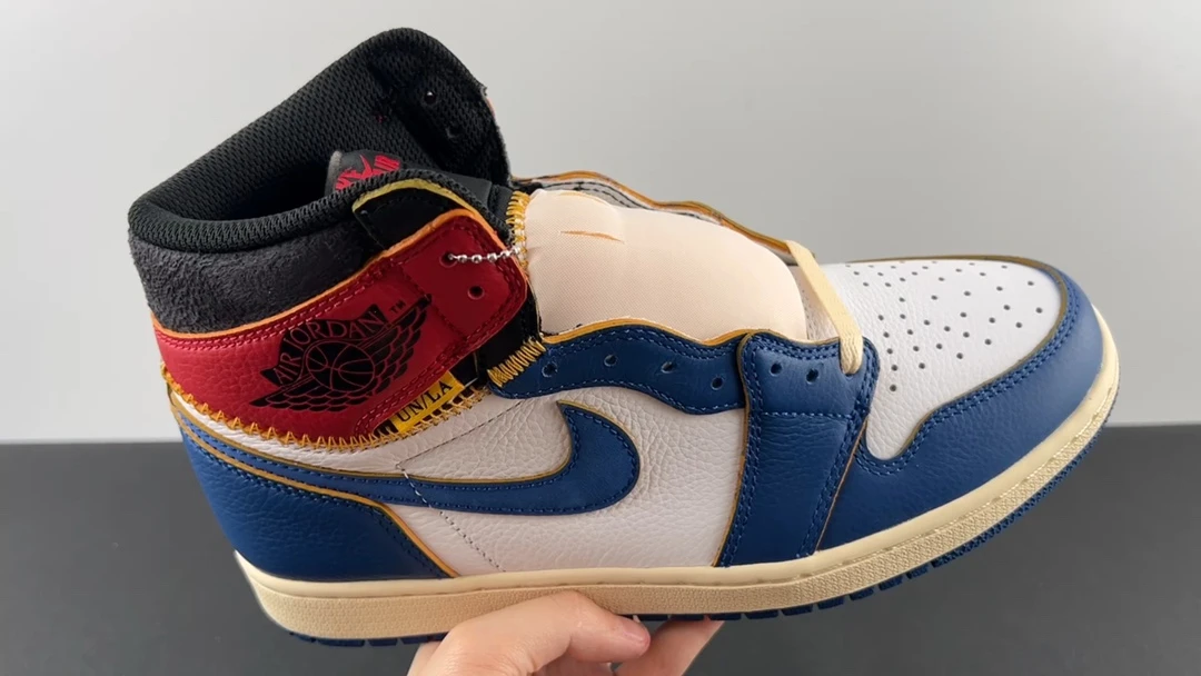 Nike Shoes — 5b1cbc0f