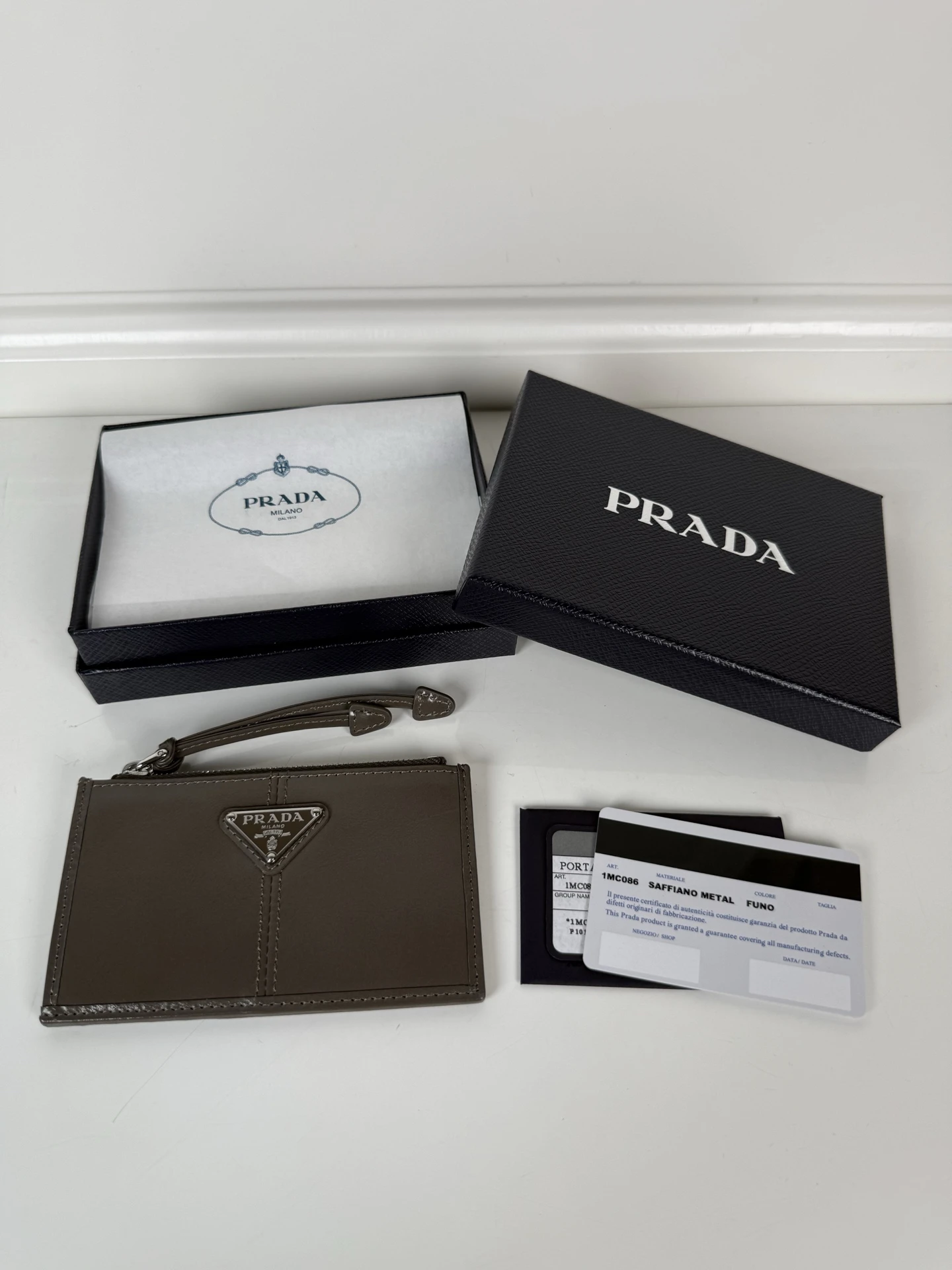 Cardholders — 063cd6de