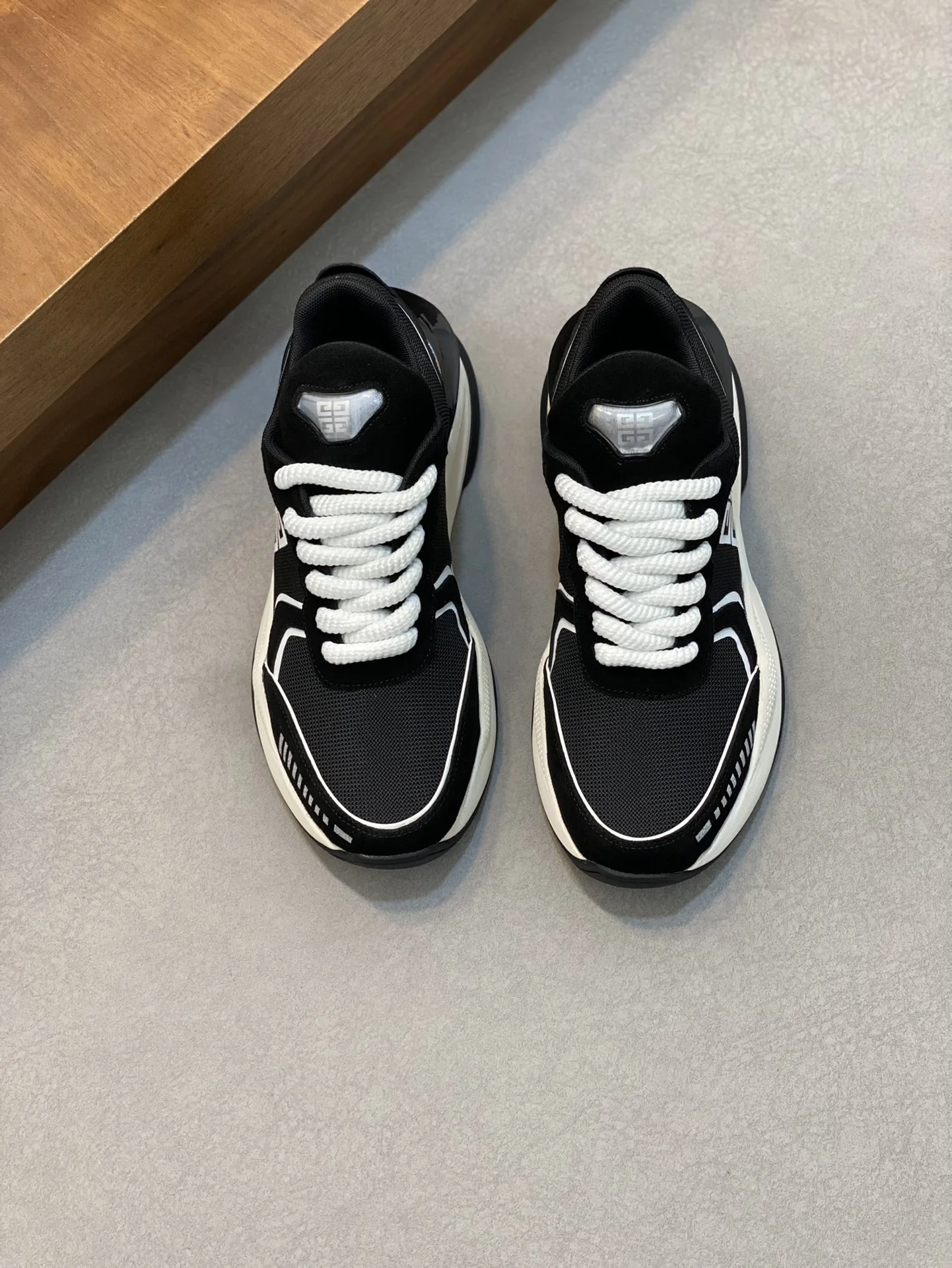 Givenchy Sneakers — c12f5ddf