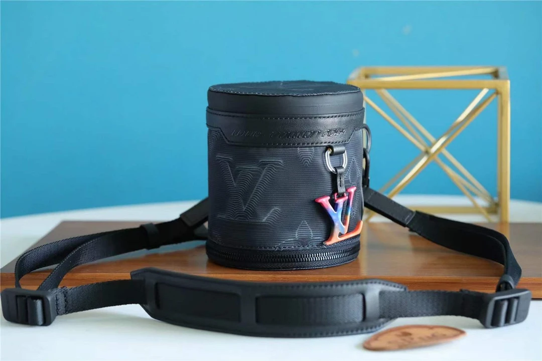 Louis Vuitton Bag — 457adc39
