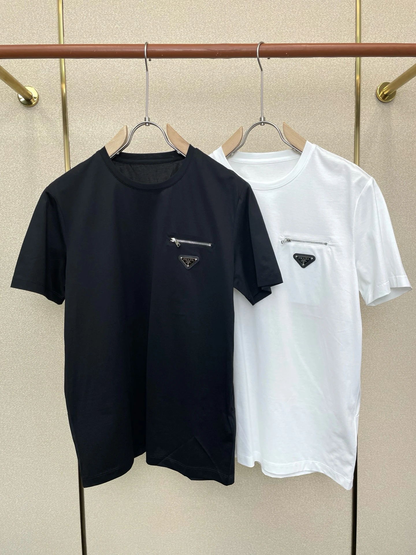 Prada T-Shirt — 02d34c32