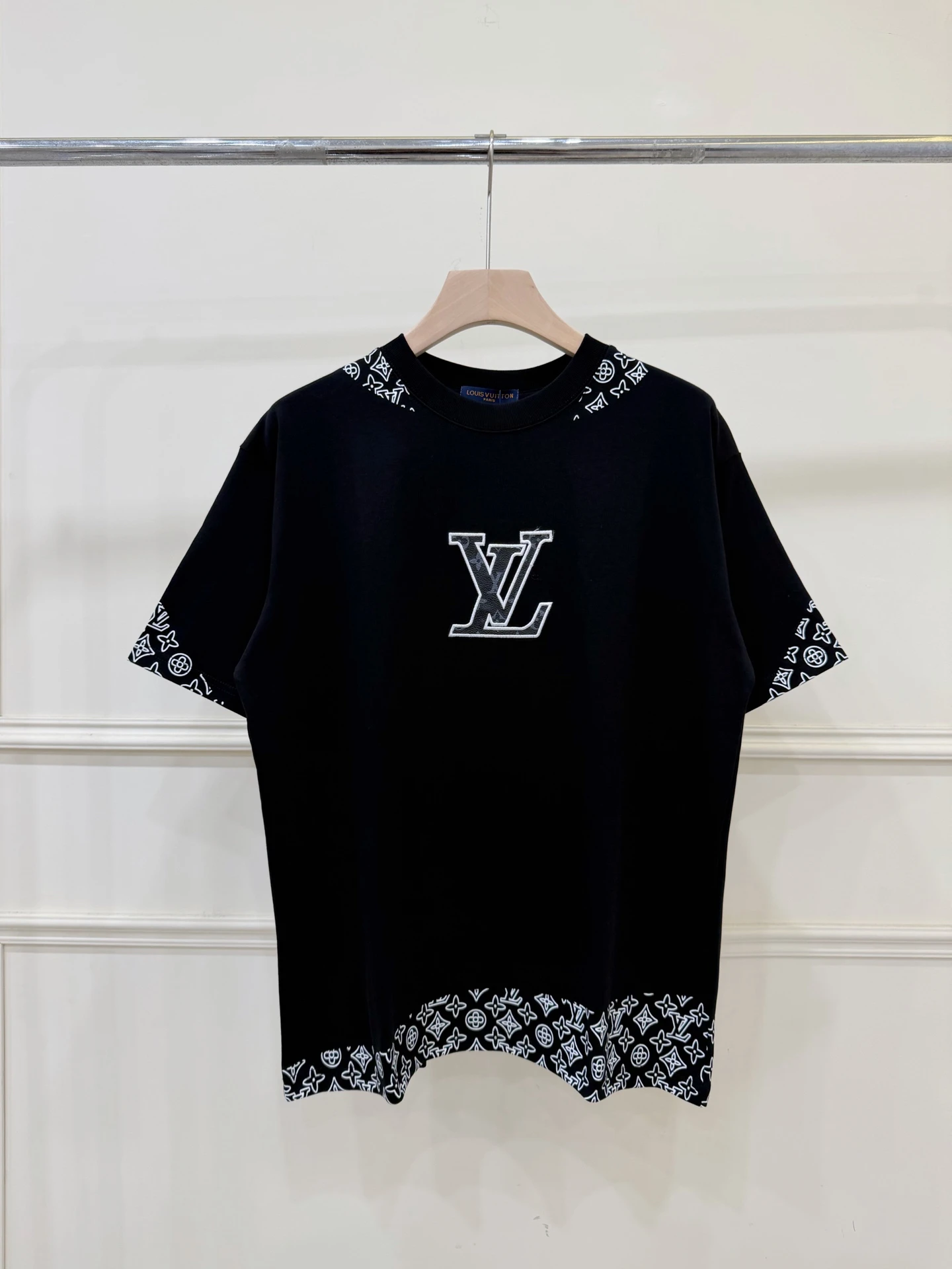 Louis Vuitton T-Shirt — 142a4dd2