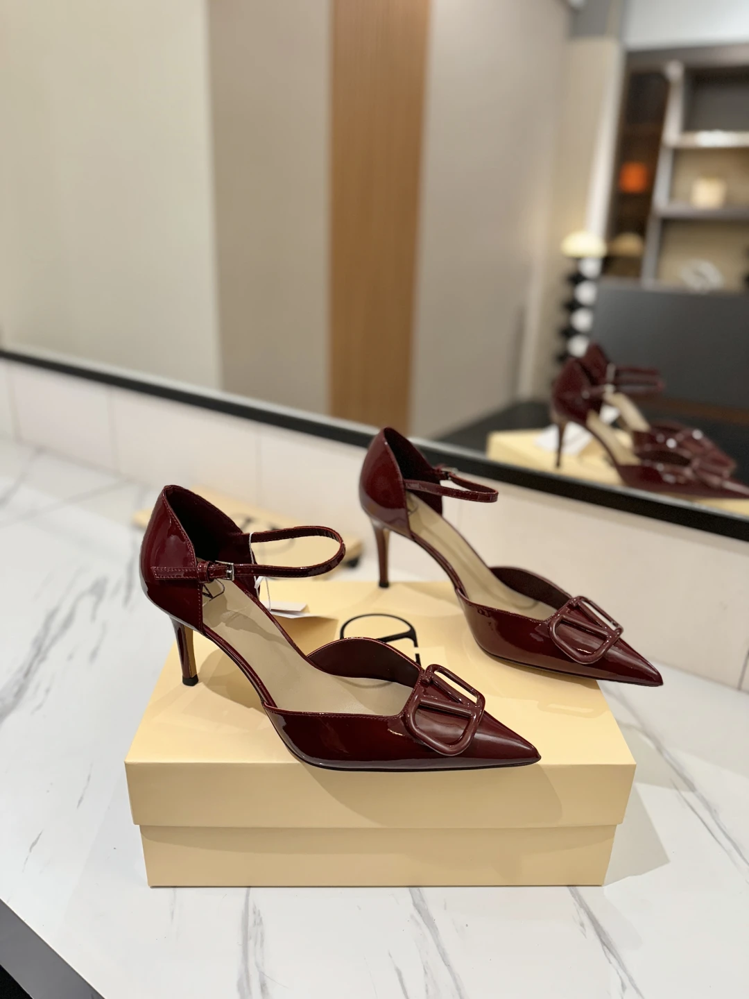 Valentino Sandals — 272ee8ba