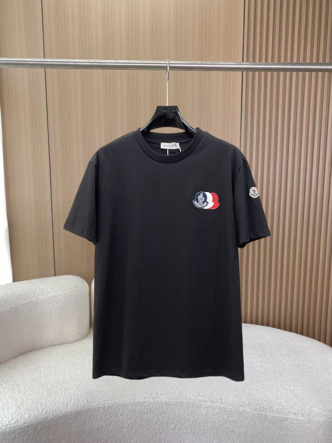Moncler T-Shirt — d589f33b