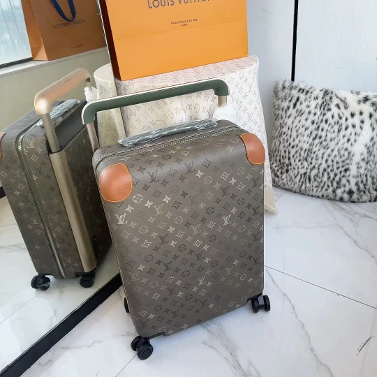 Louis Vuitton Luggage — 67548b27