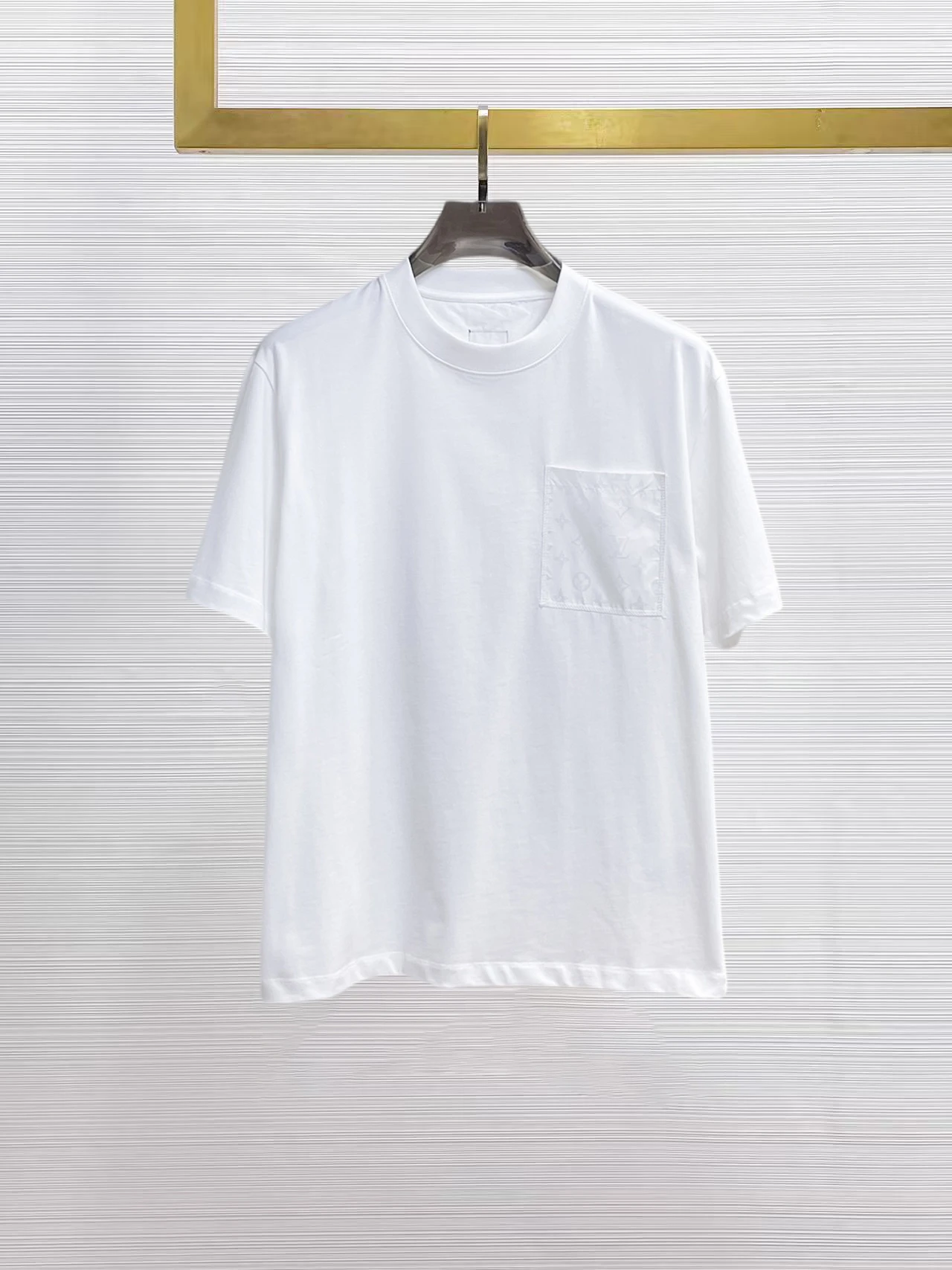Louis Vuitton T-Shirt — e9d8b0b3