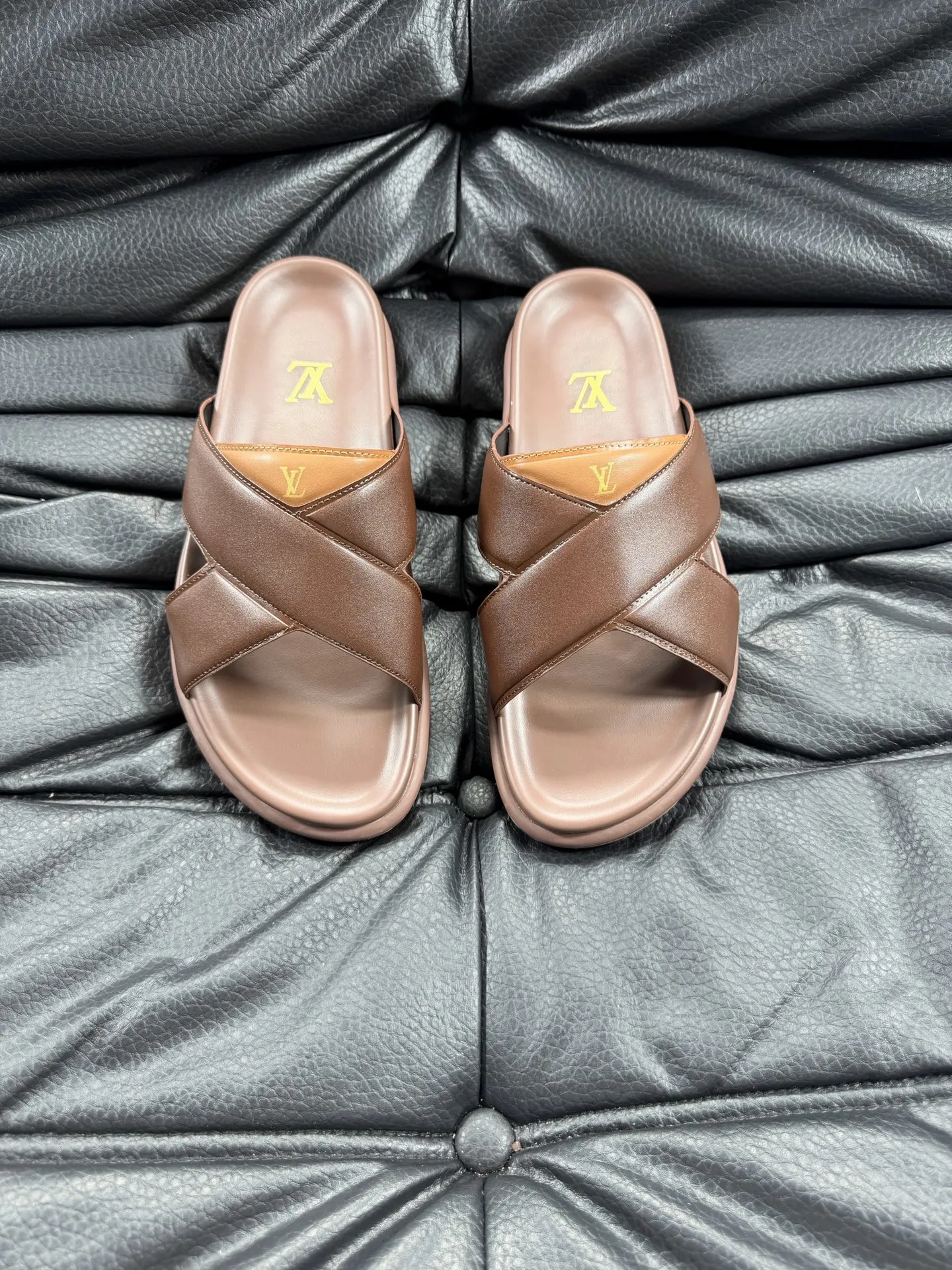 Louis Vuitton Slippers — 819464c7