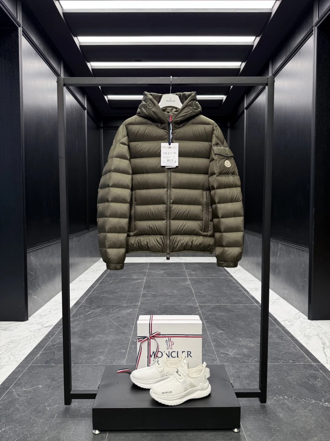 Moncler Down Jacket — c46ae606