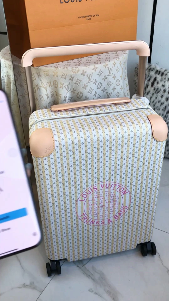 Louis Vuitton Luggage — 31e5a0a8