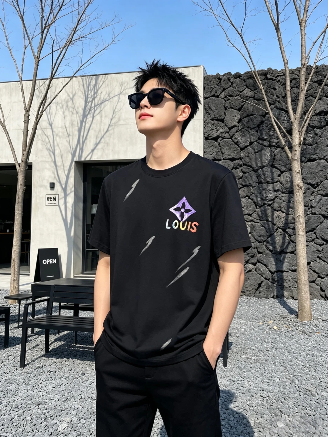 Louis Vuitton T-Shirt — 19809c1f