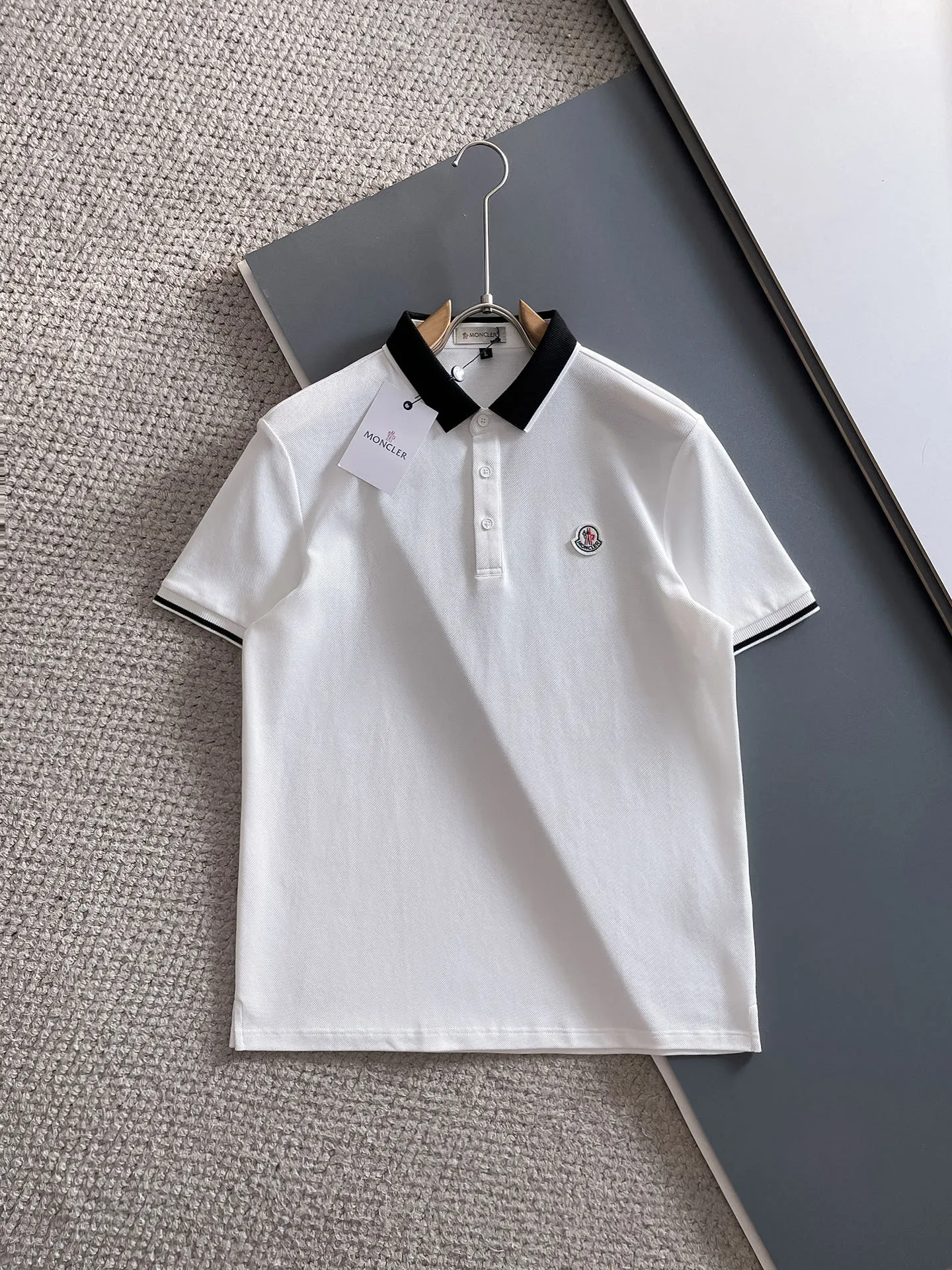 Moncler T-Shirt — 843f3f51