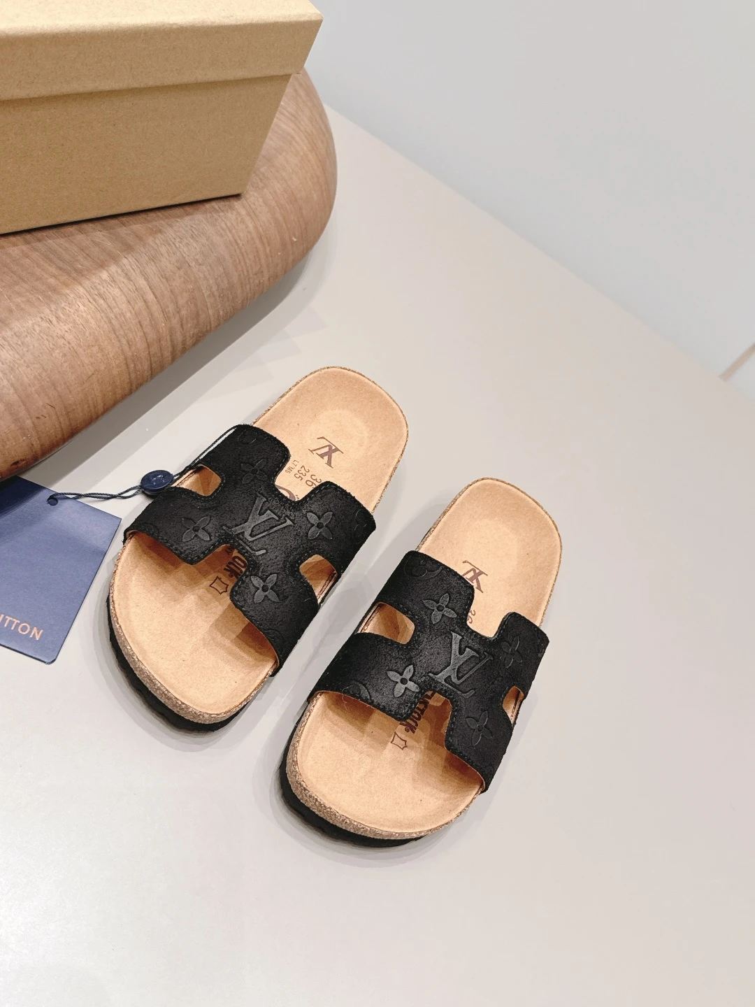 Louis Vuitton Slippers — a6b54ded