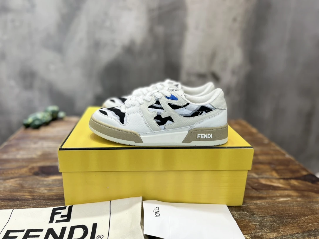 Fendi Sneakers — 21b990bd