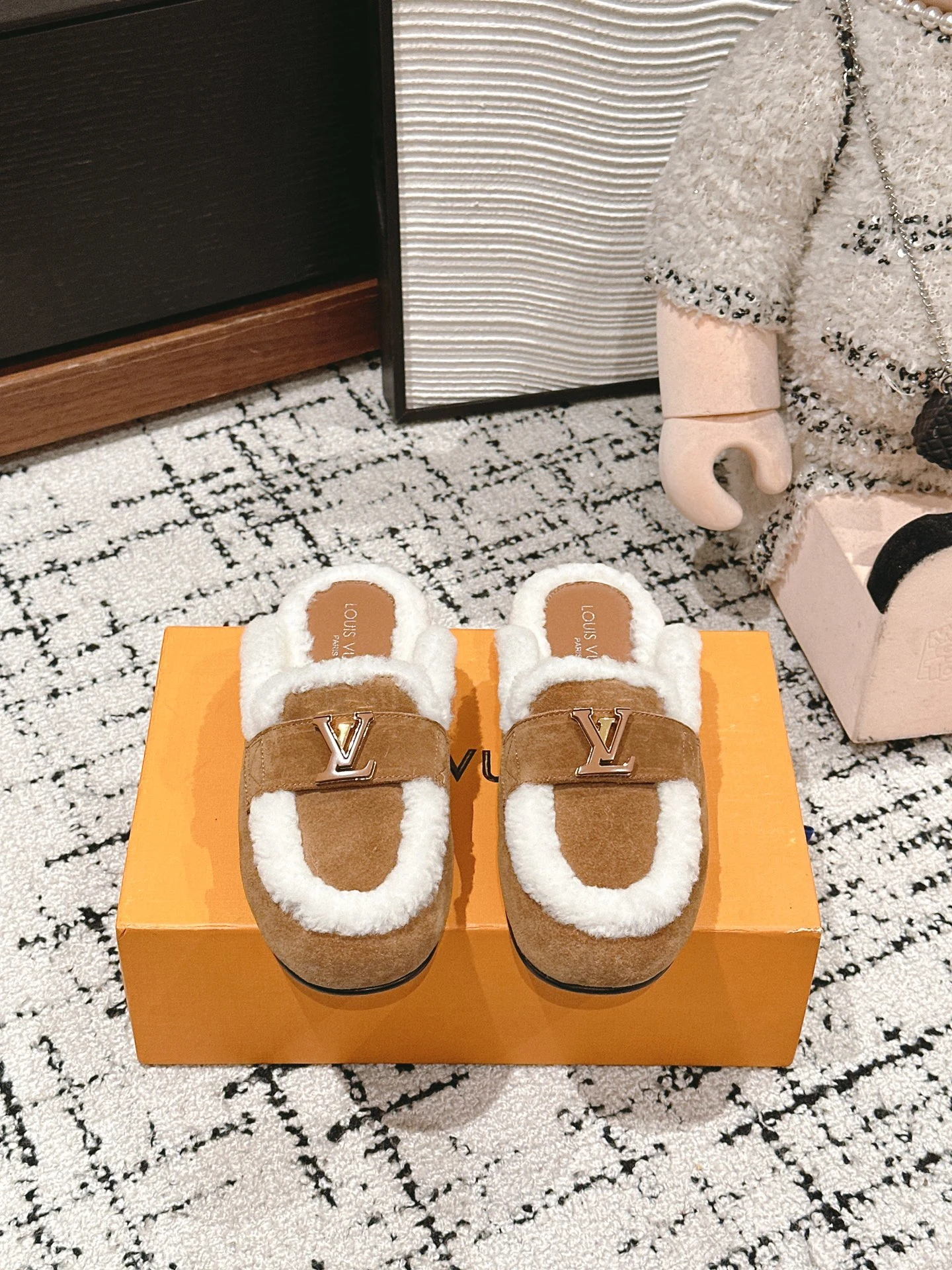Louis Vuitton Mules — 657b15bf