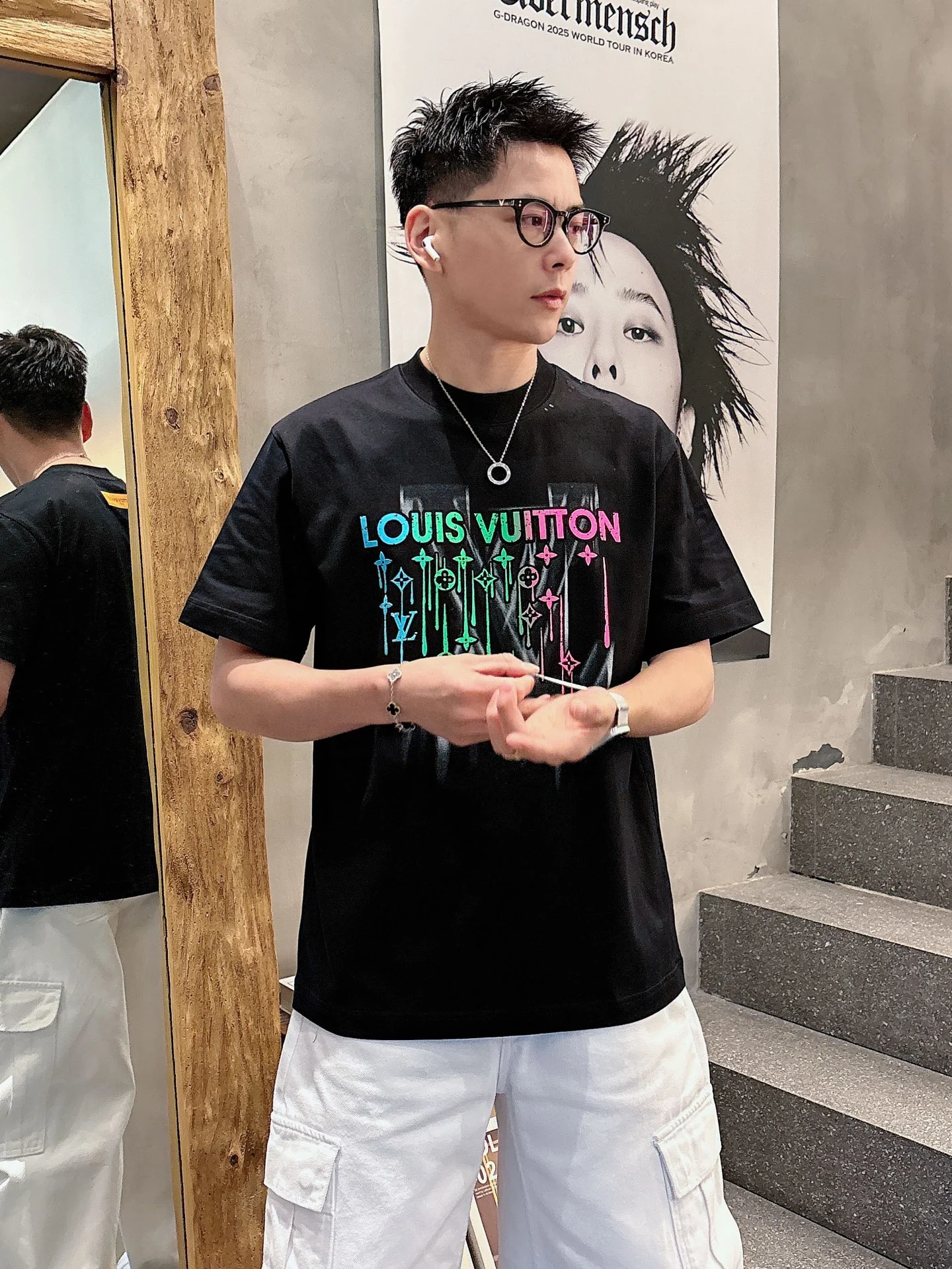 Louis Vuitton T-Shirt — 63ae7f06