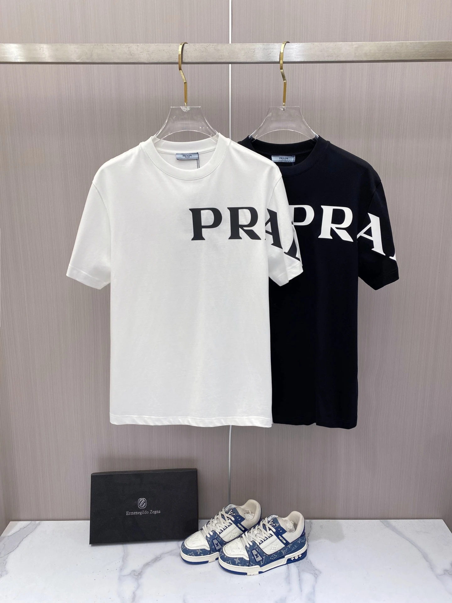 Prada T-Shirt — d2f5cefb