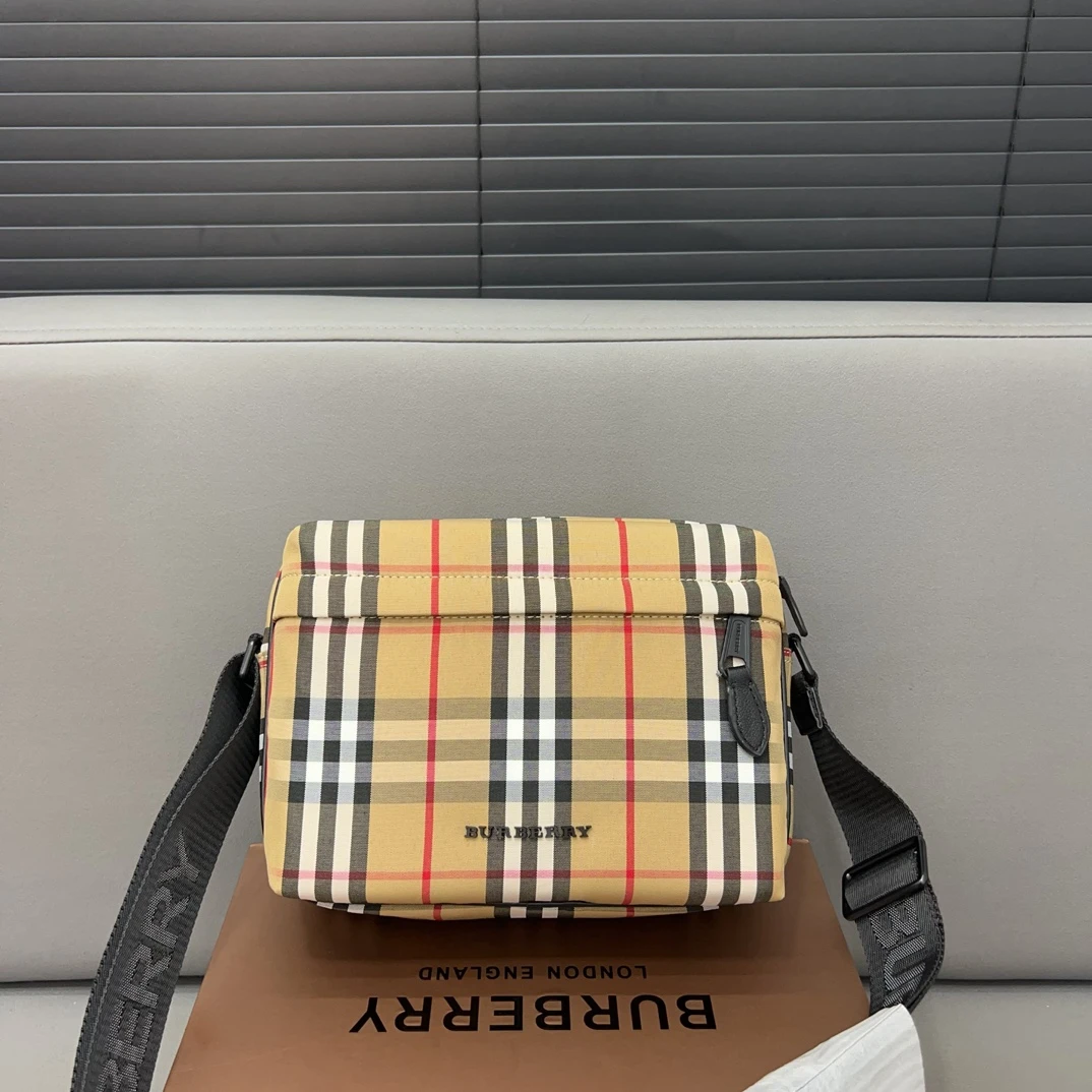 Burberry Bag — 36041fe4