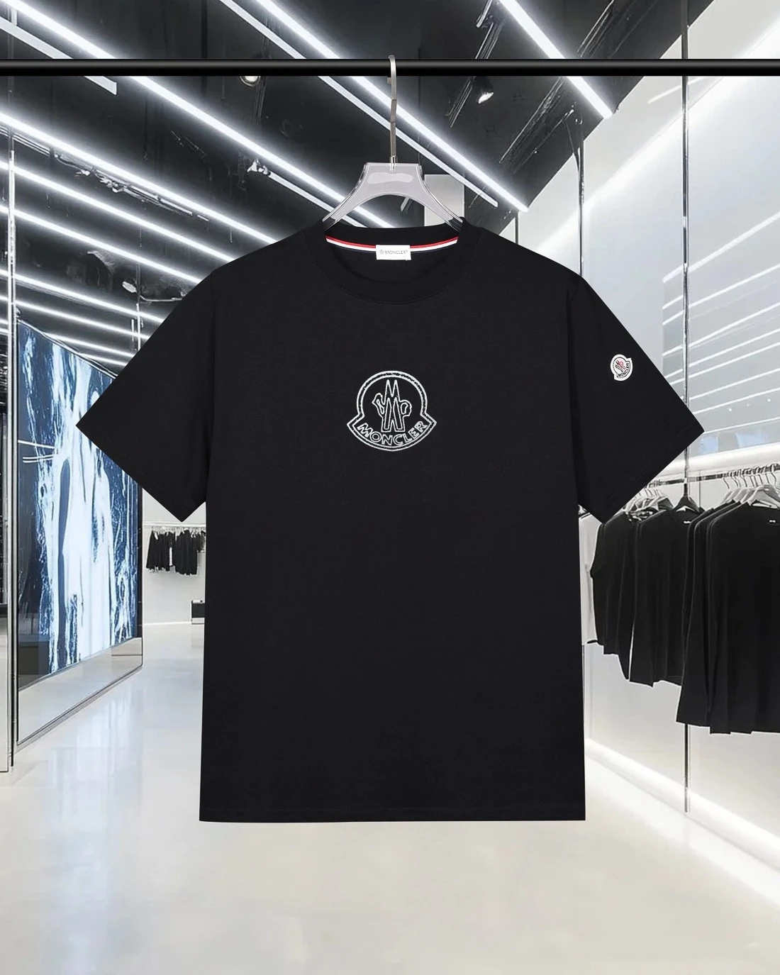 Moncler T-Shirt — 424a4f5e