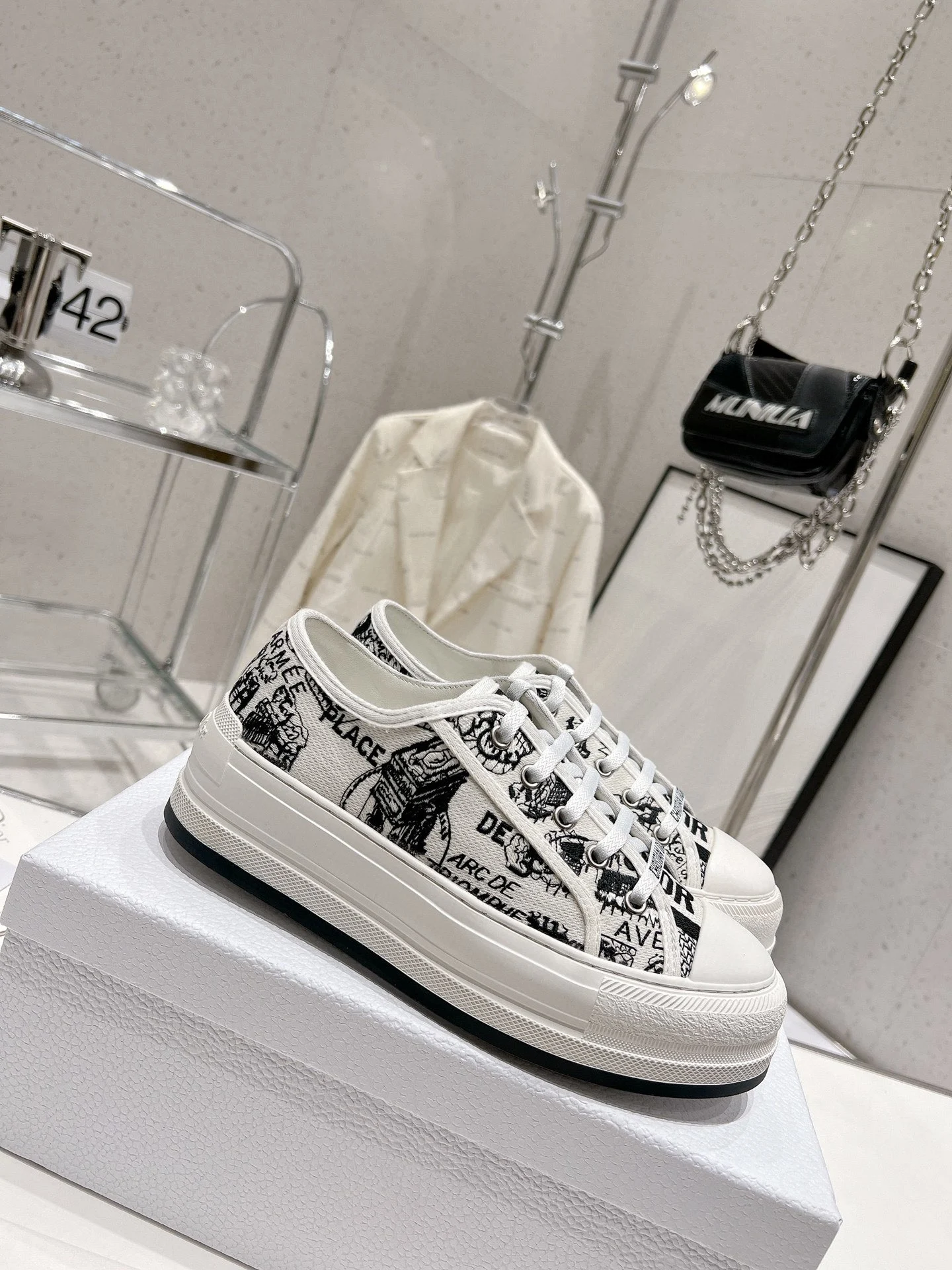 Dior Sneakers — 83b0a72e