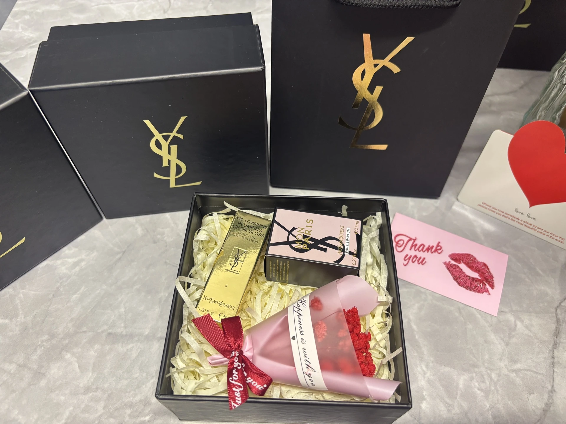 Saint Laurent Fragrance — fe380971