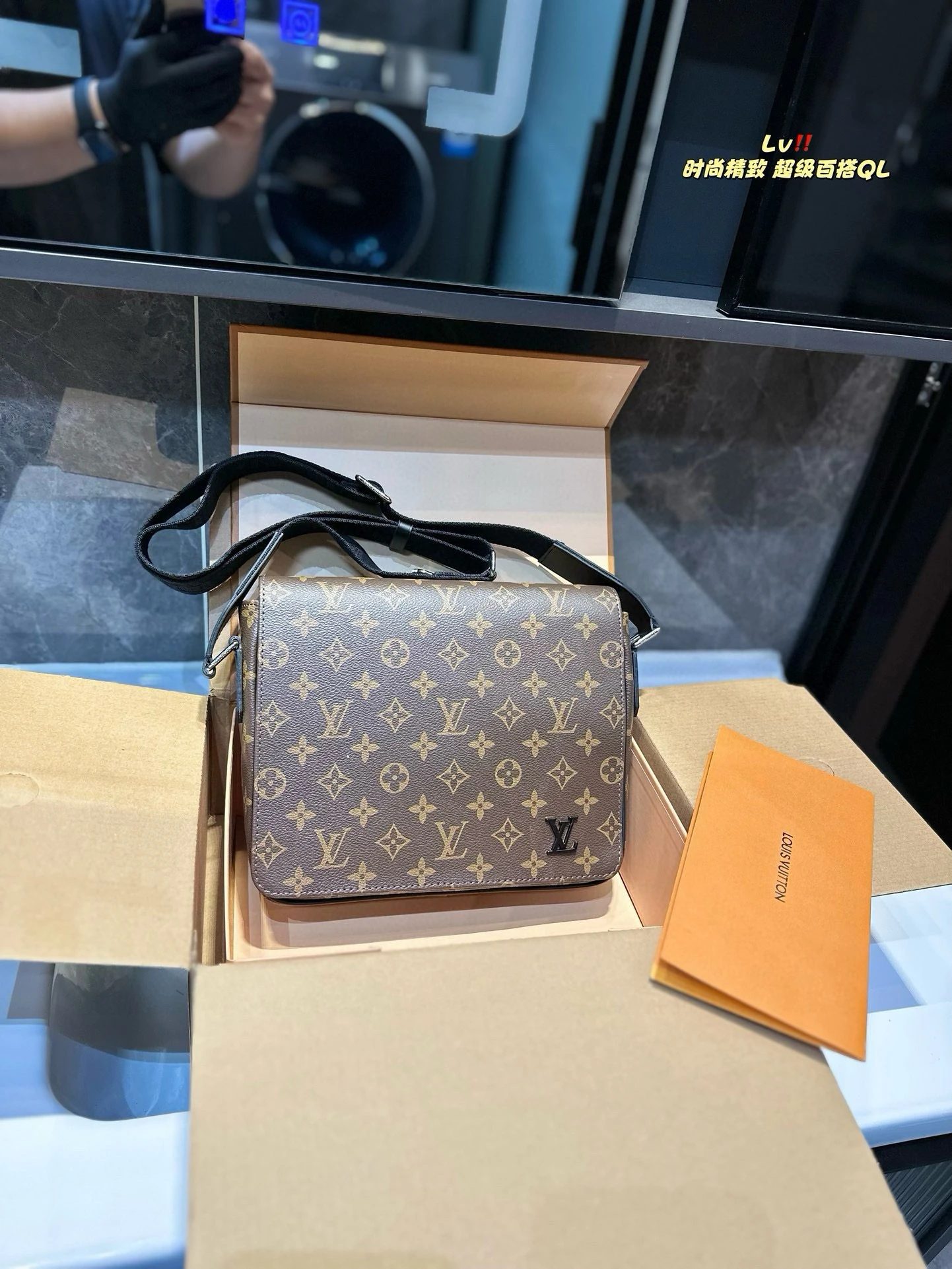 Louis Vuitton Bag — 90e52c7a