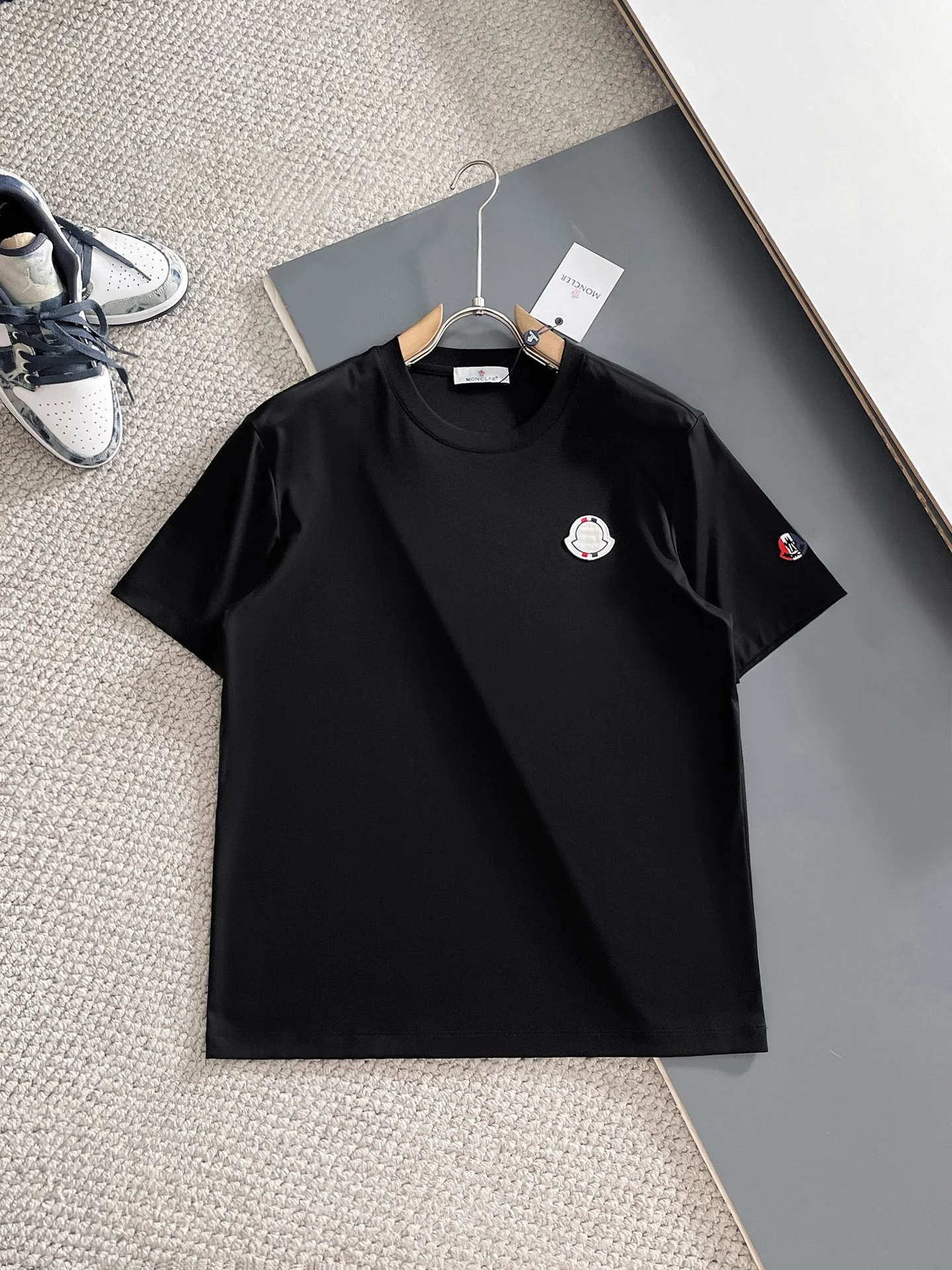 Moncler T-Shirt — 07bab282