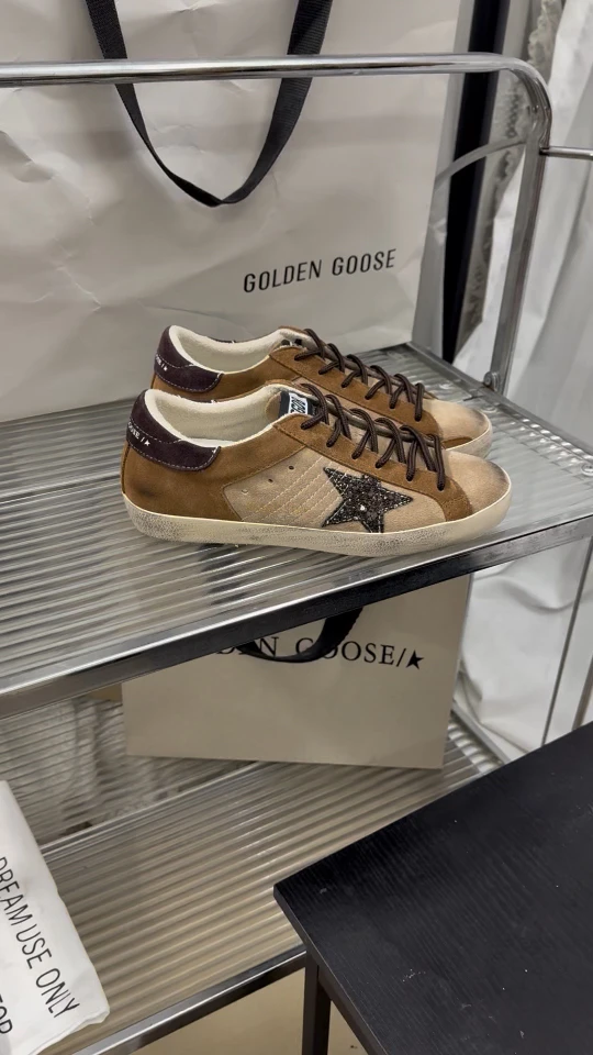Golden Goose Sneakers — 6957d63b