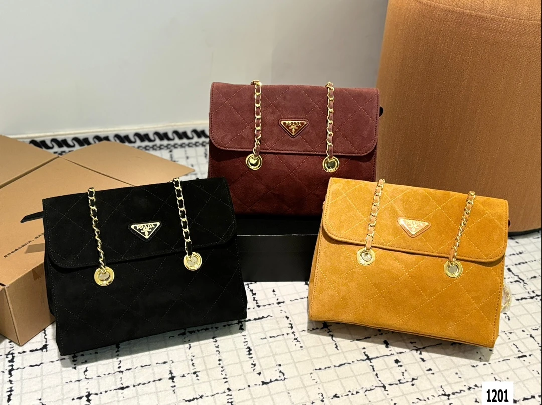Prada Bag — 5b10e5b7