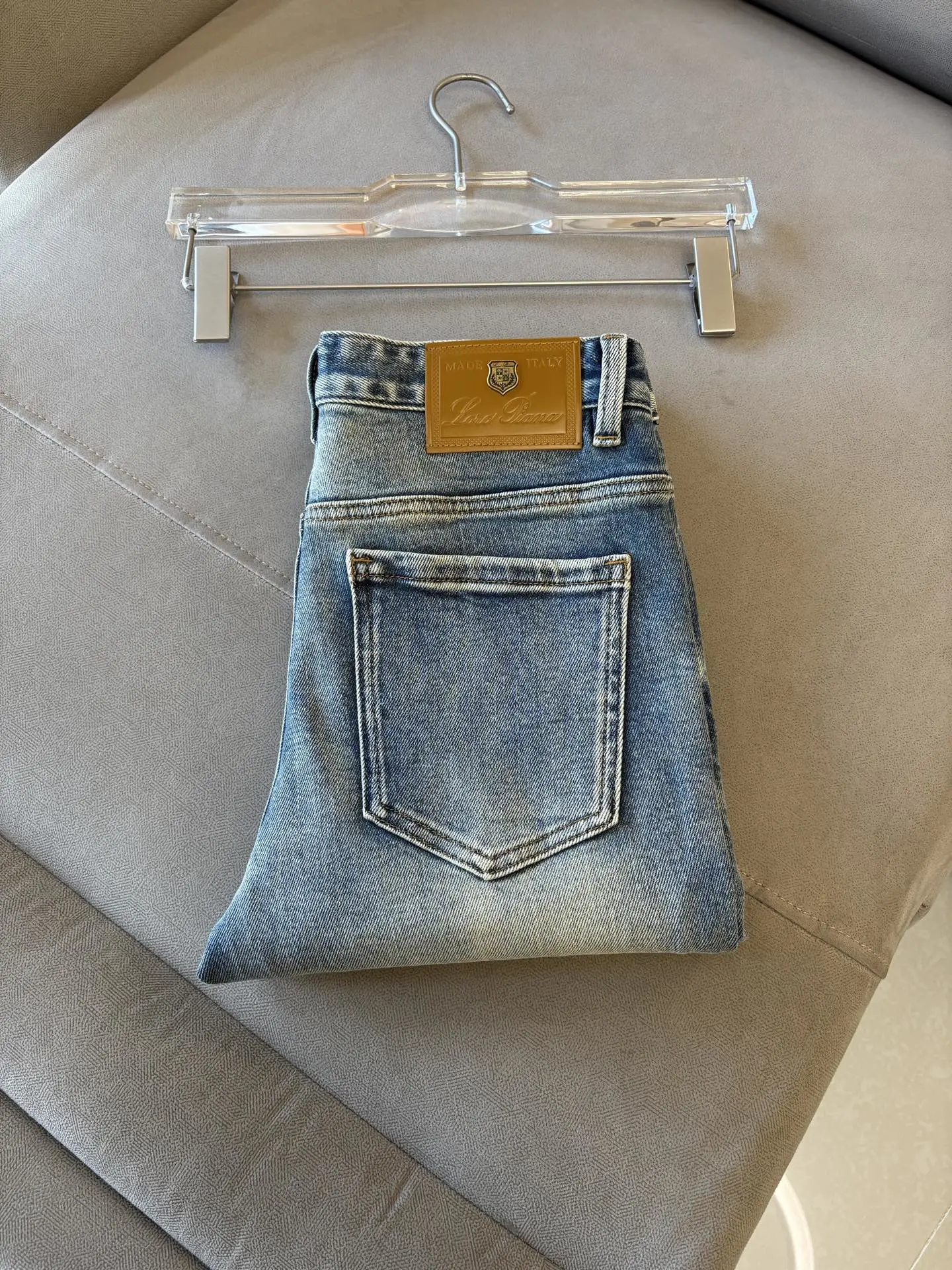 Jeans — e08bc64a